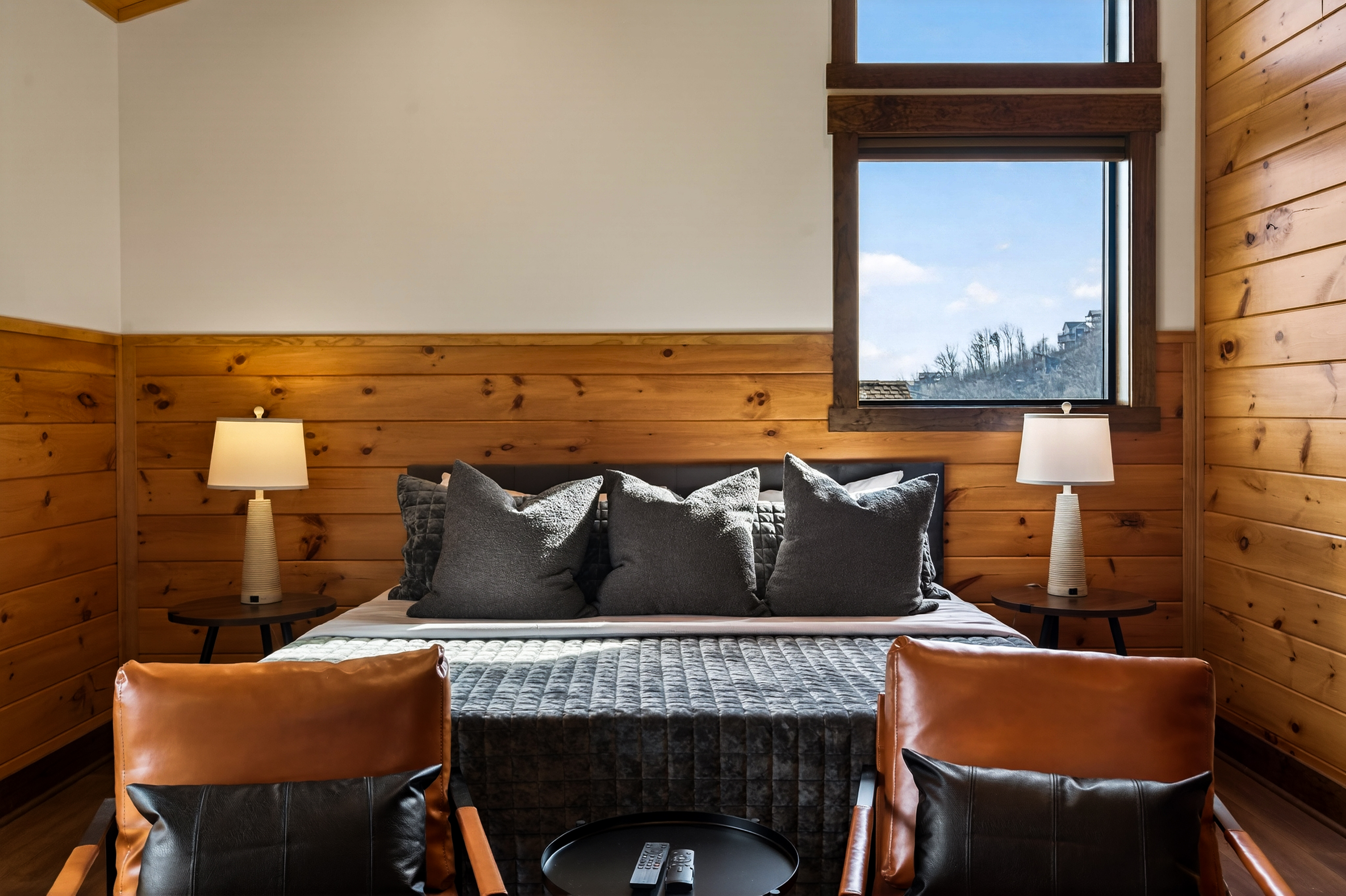 Private King Suite Retreat- on its own private wing of the home, this spacious king master bedroom features vaulted ceilings & beautiful Smoky Mountain views. Relax in the en-suite spa bathroom with a XL soaking tub, with the home gym just steps away.