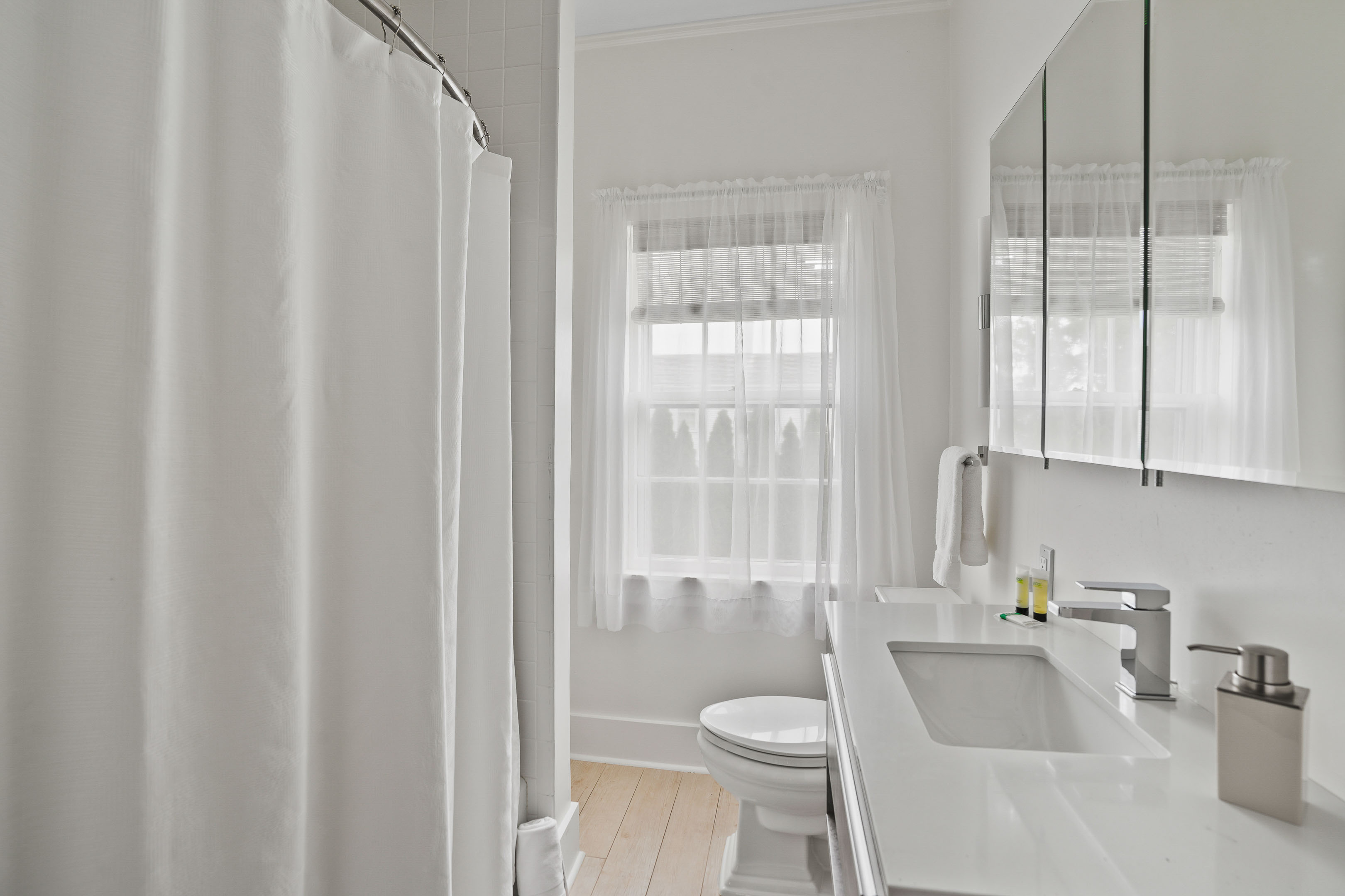 East 2nd Floor Bath 4 (3 of 3)