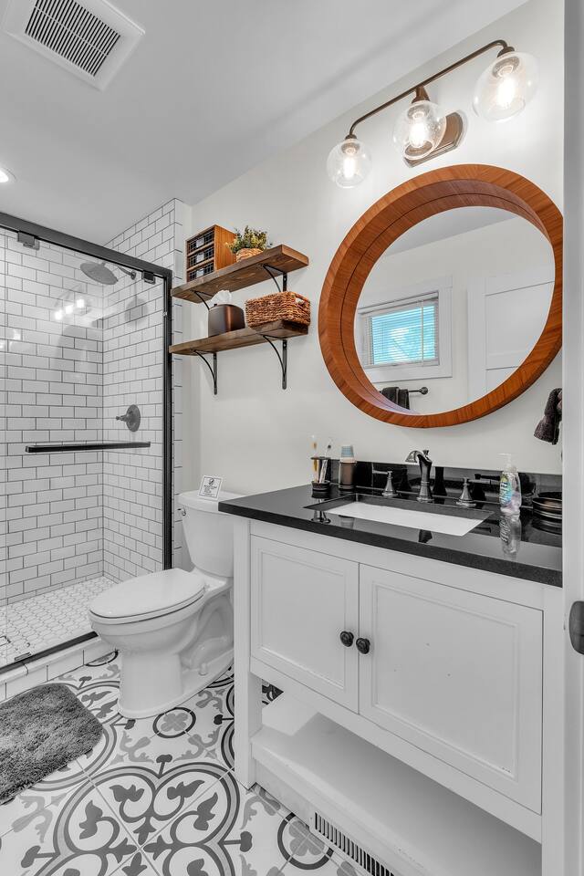 Beautiful Bathroom, Elegant tile work, All amenities included,