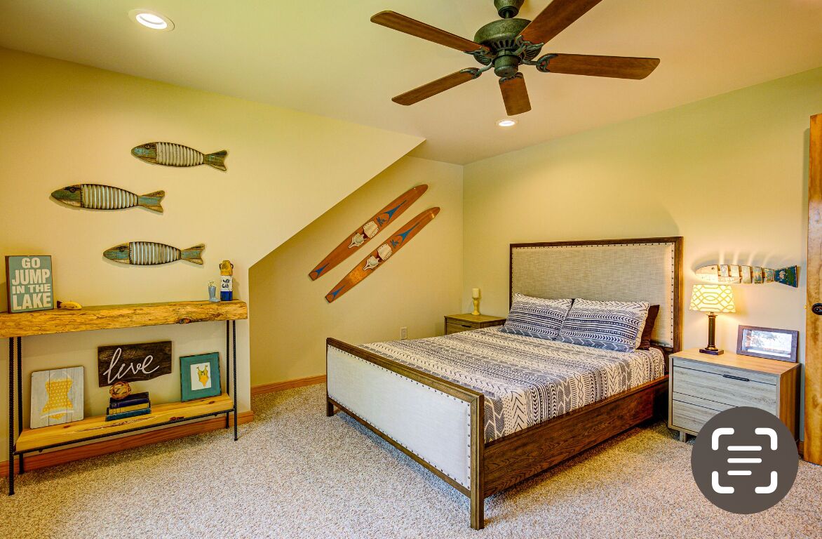 Upper level queen, bedroom 5