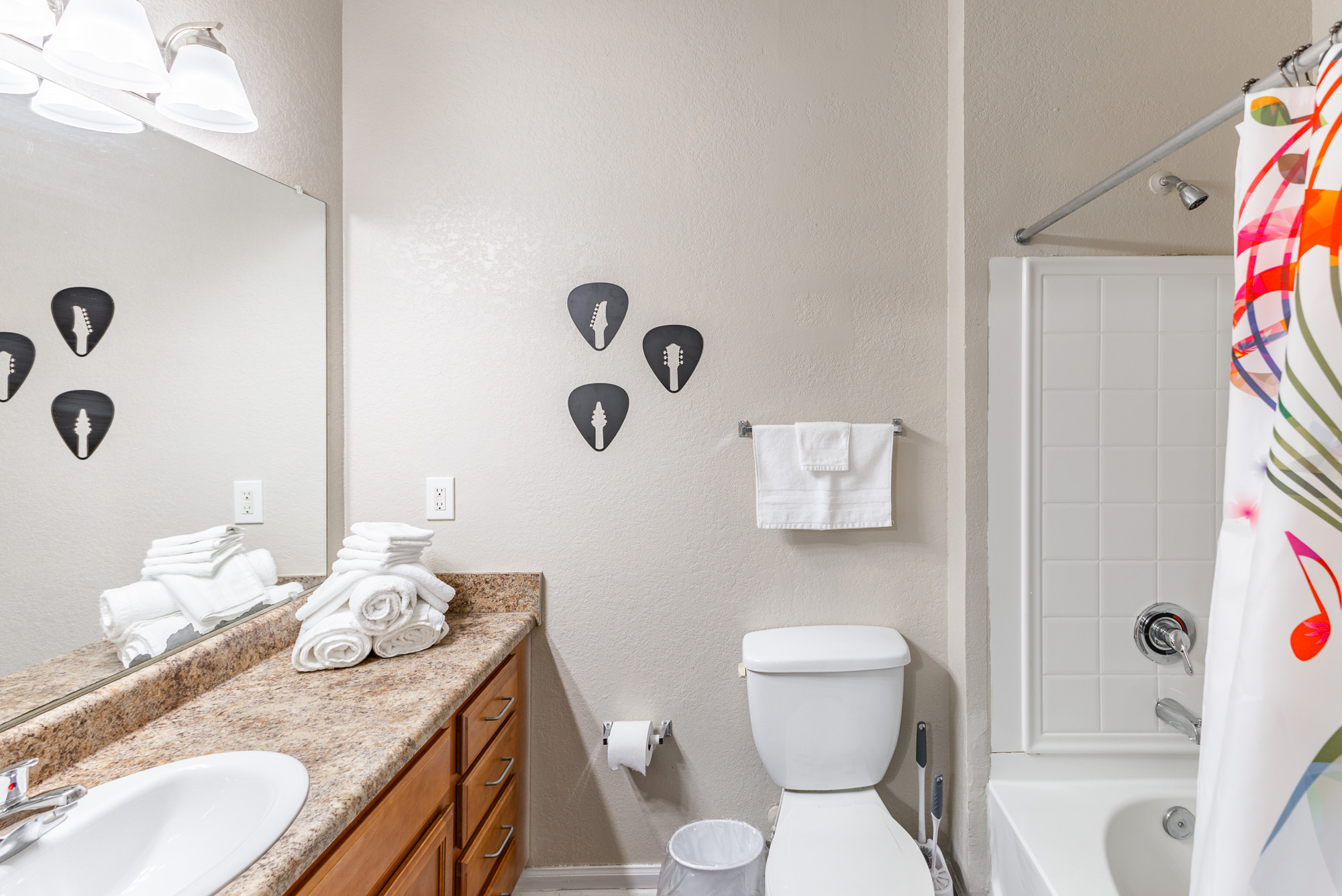 bathroom with bath towels, hand towels and wash cloths