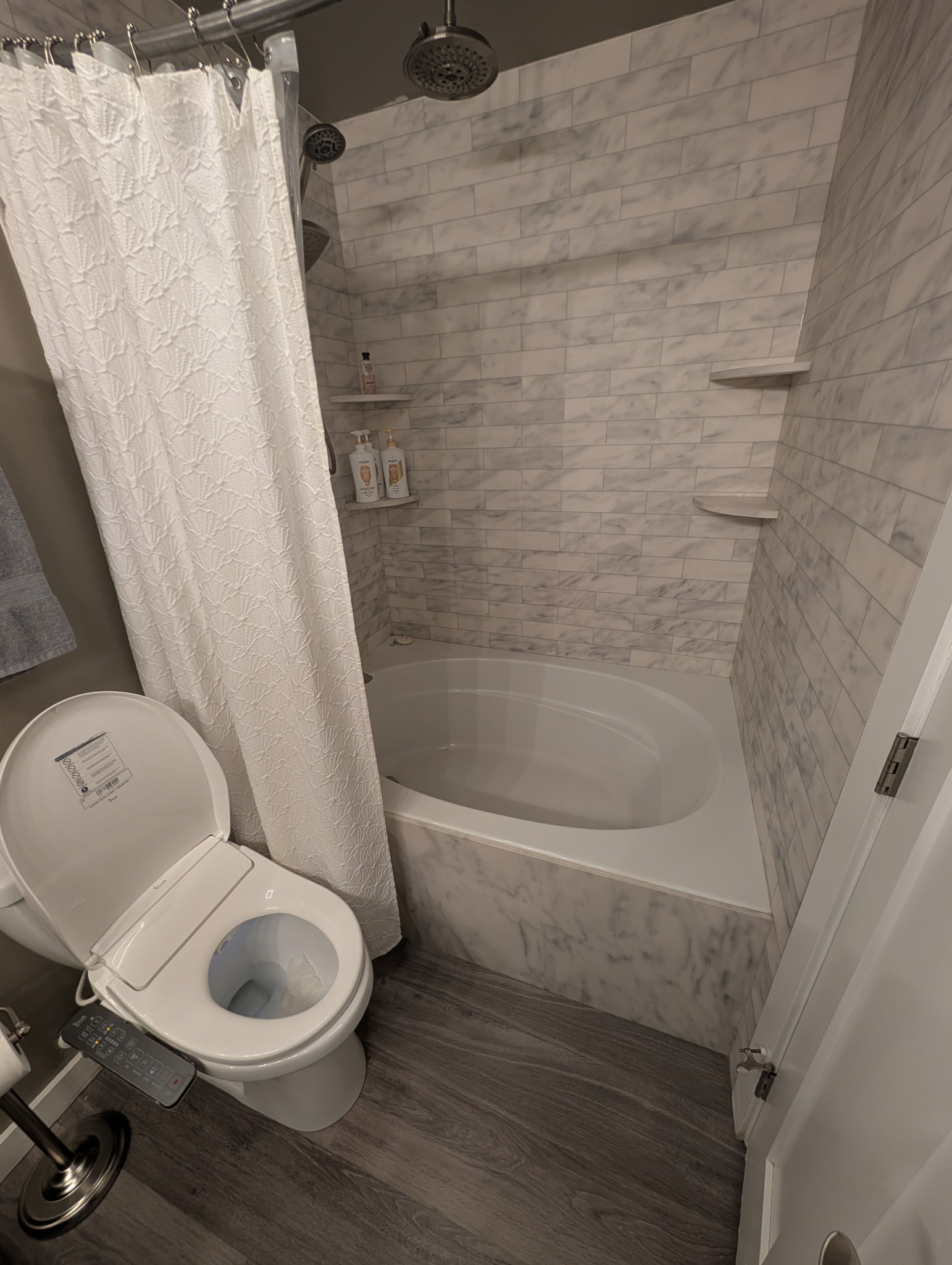 In the main bathroom you can enjoy this large soaker tub