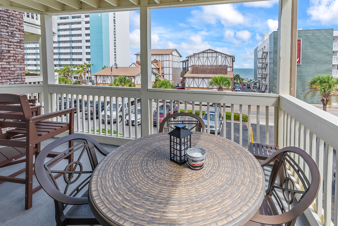 Enjoy a evening on the Balcony 