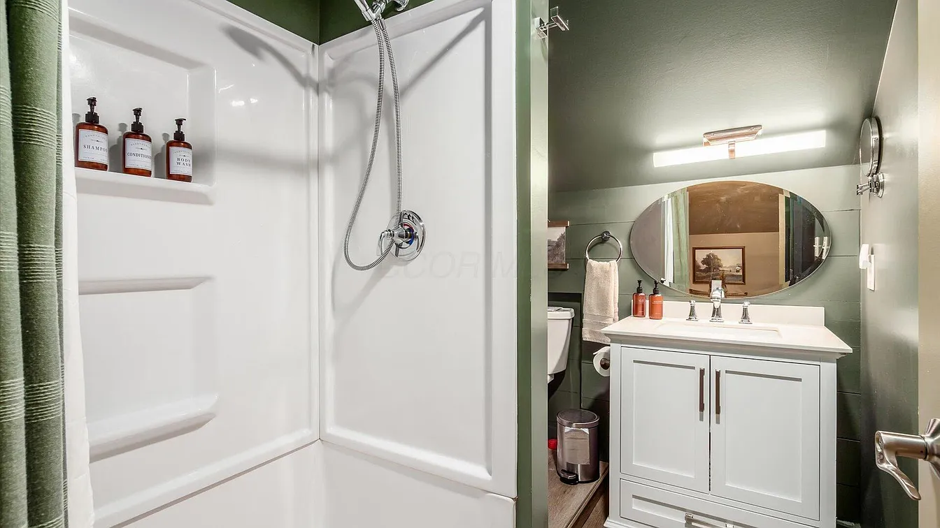 Upstairs Full Bathroom 2