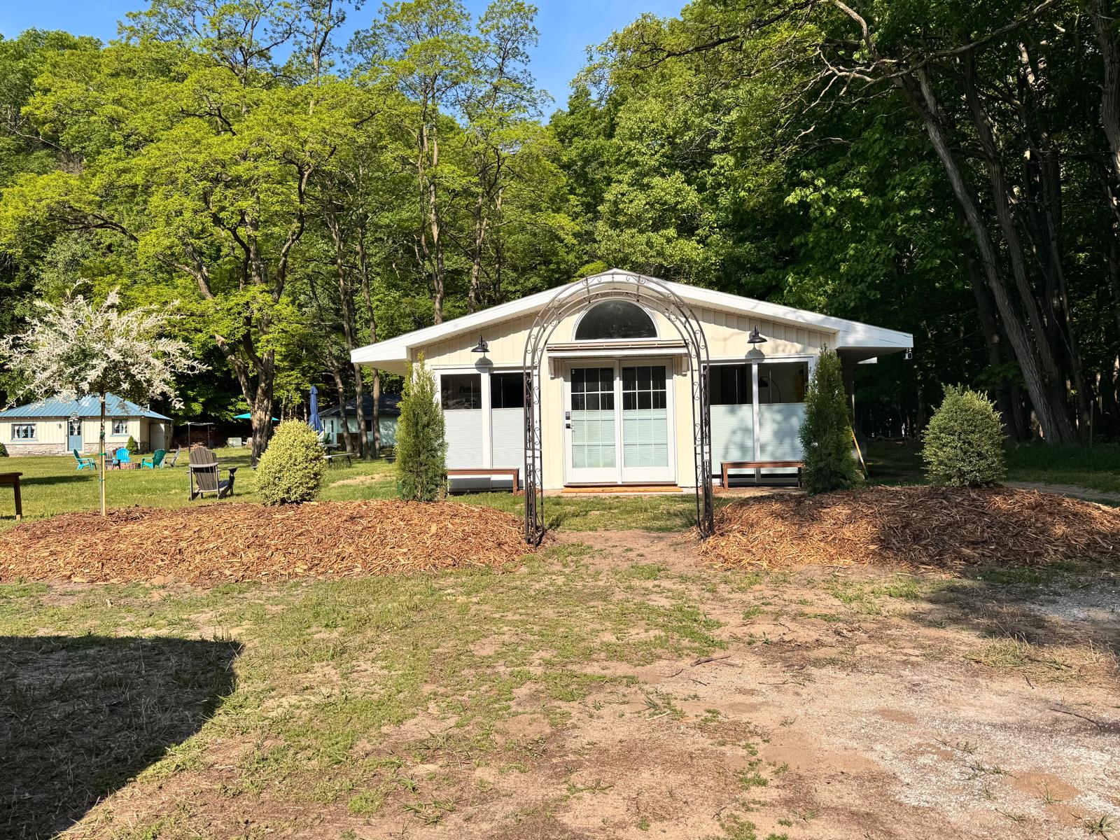 Sunrise Cottage - Solo stove and all season chairs are available for use even in the winter. Do some hiking and then enjoy a fire in the side yard.