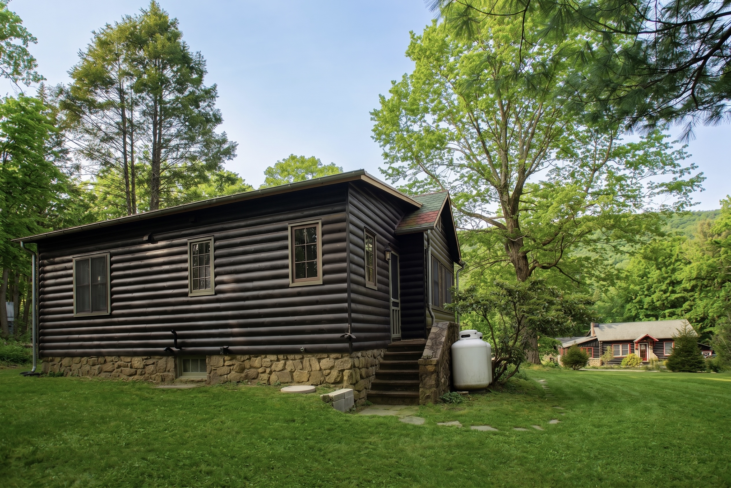 Private cottage on a spacious lawn surrounded by mature trees