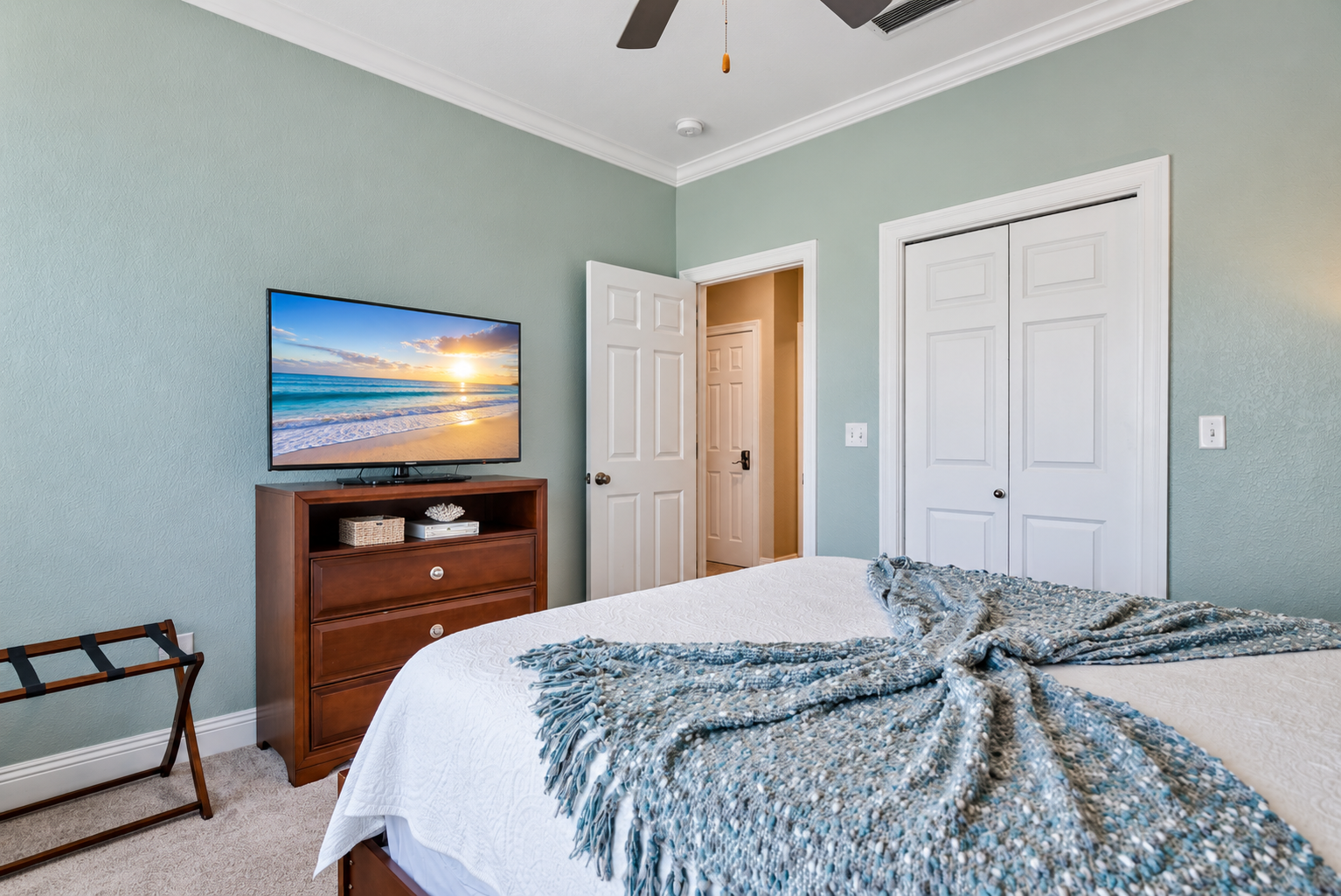 Bedroom 4 - Third Floor (Queen Bed)