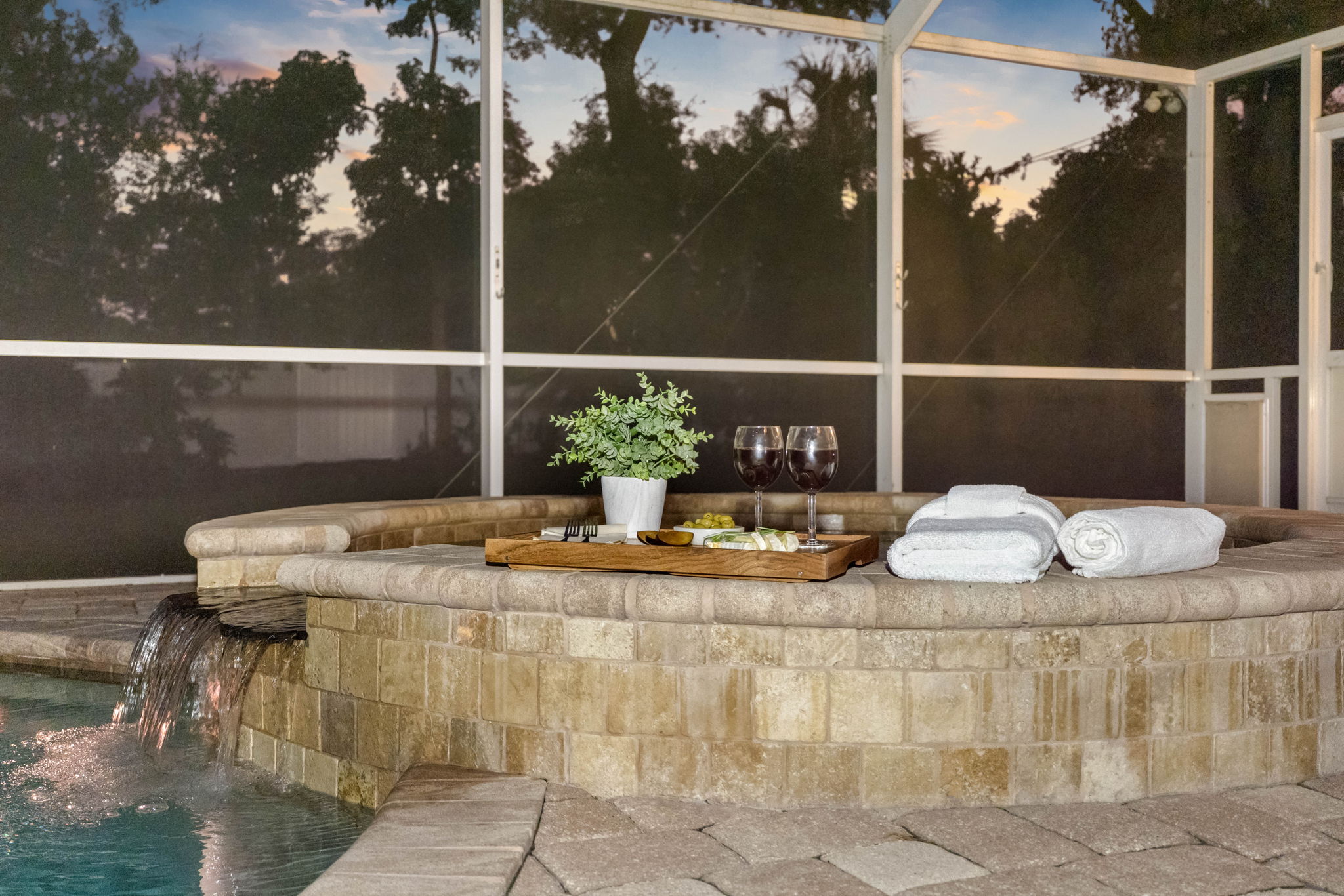 Spa feature allows for both therapeutic soaks and casual lounging.
