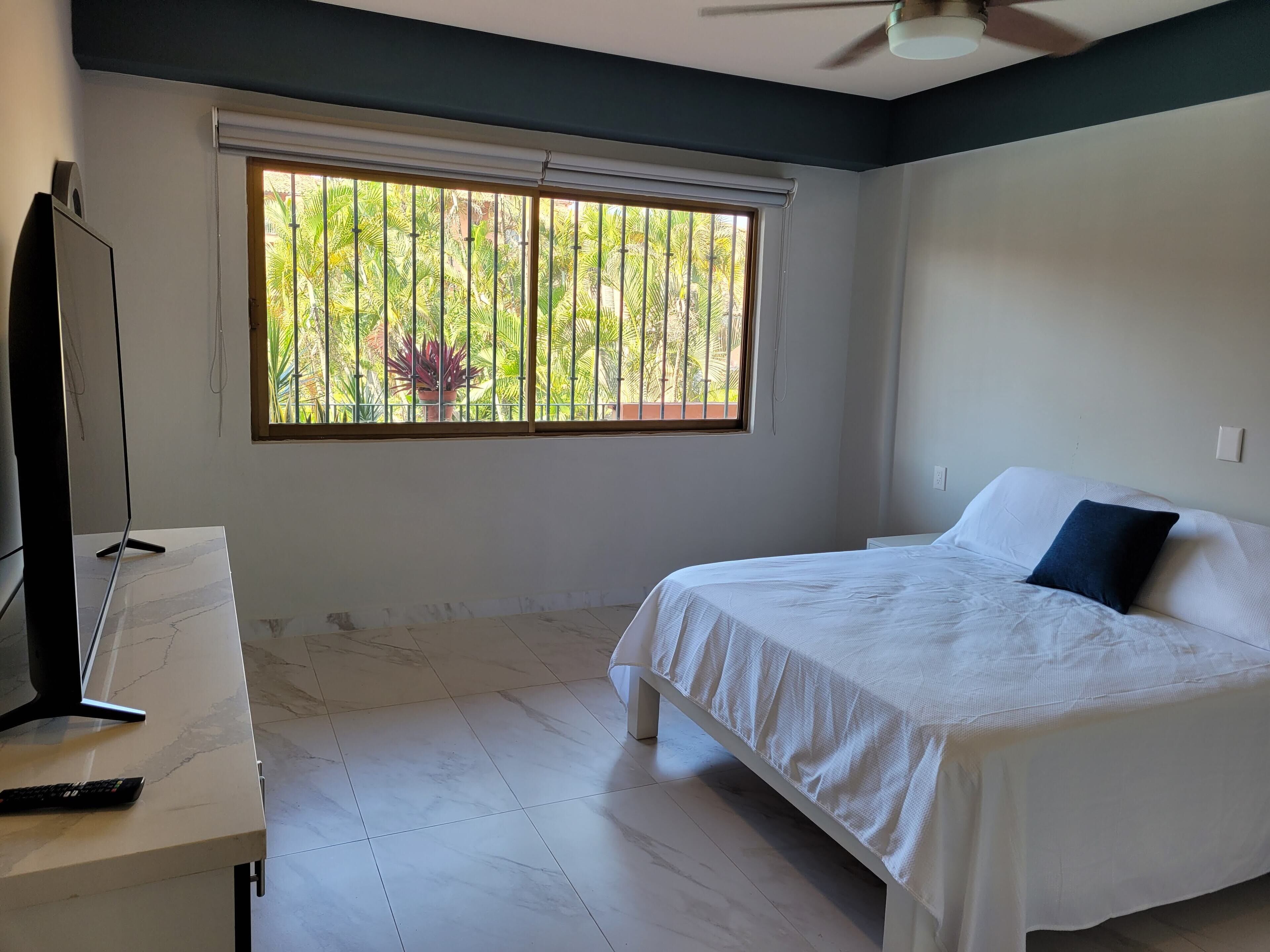 Large garden bedroom, with large closet and bathroom