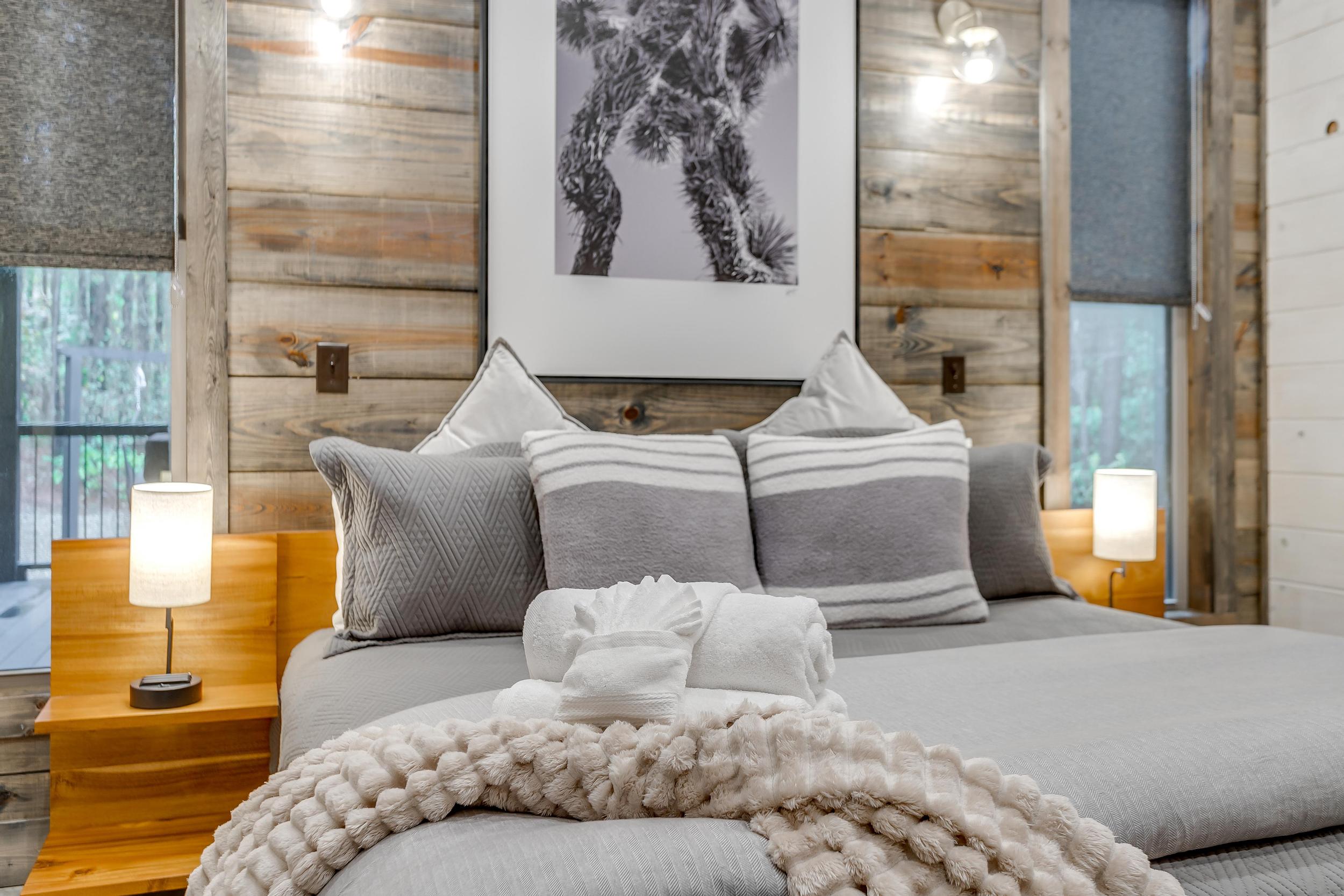 Duvet, blankets, feather pillows, 800TC sheets