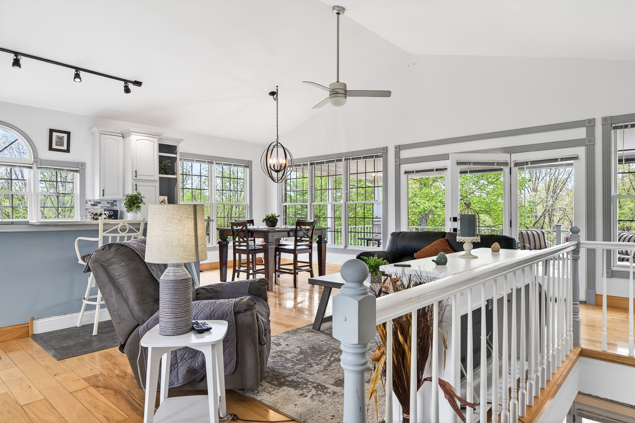 Living Room/Dining Area