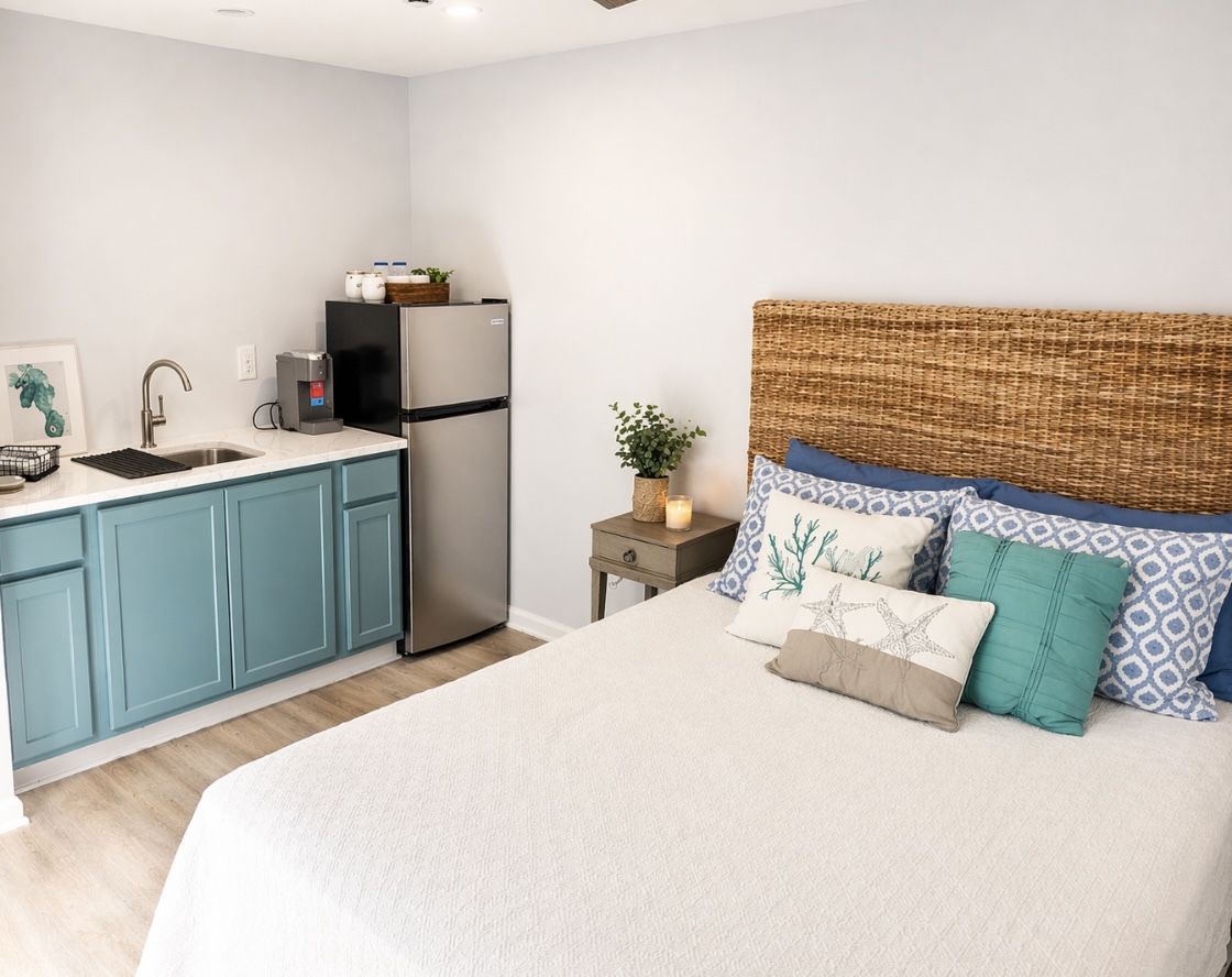 Unwind in a sun-filled coastal retreat with plush bedding and soft textures designed for restful nights and slow mornings. Queen bed for relaxing .