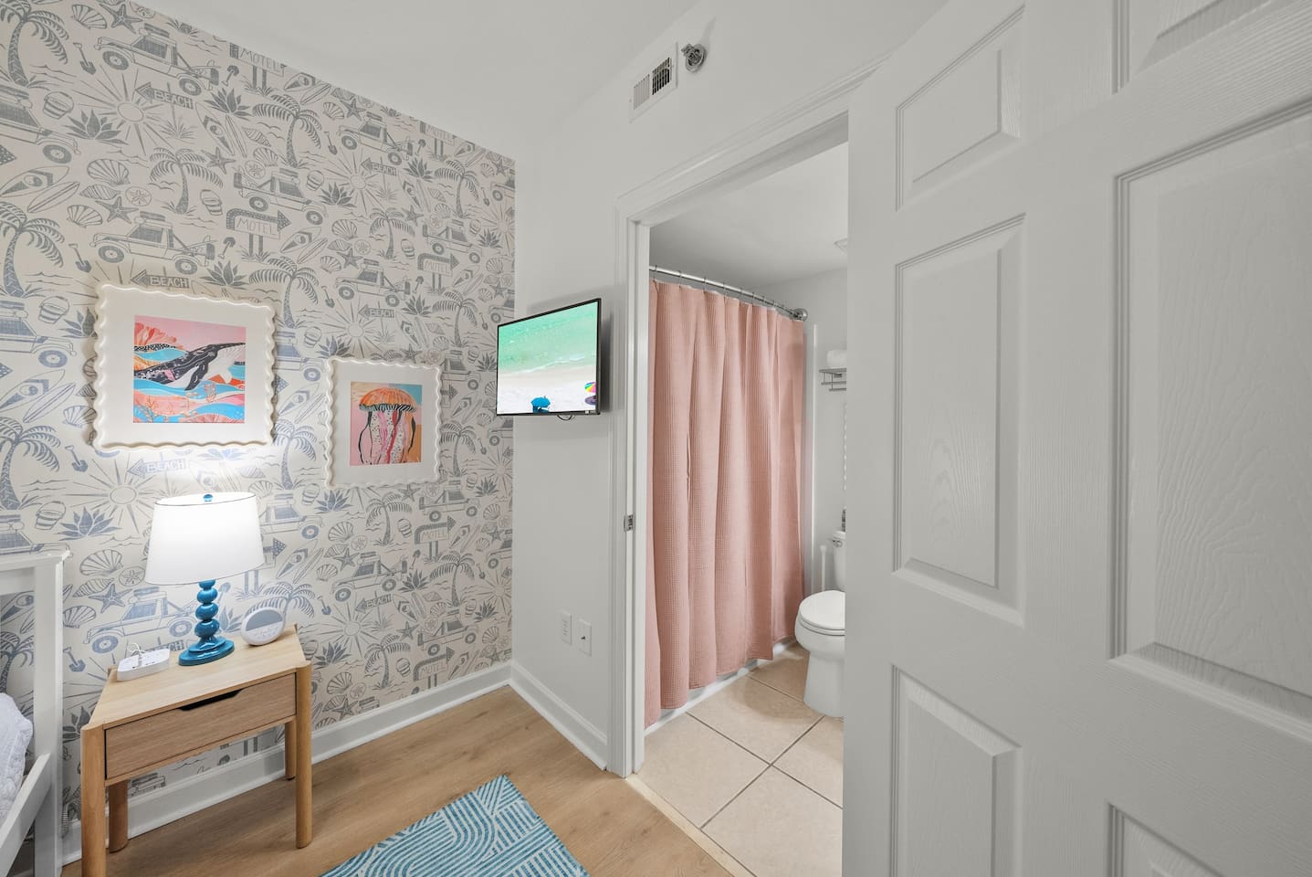On-suite full bathroom with shower/tub combo off the kids bedroom.  There is also access to bathroom from the hallway for guest use.