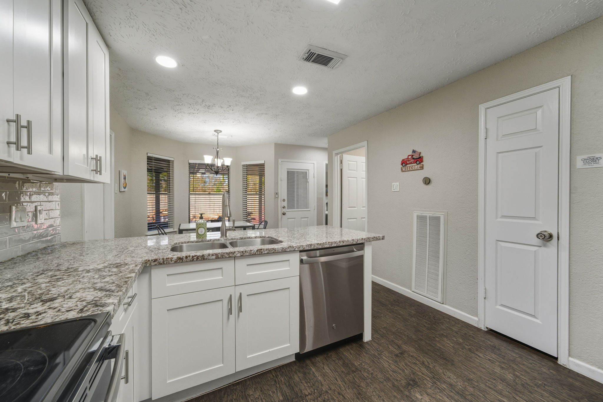 Spacious kitchen — perfect for group dinners and family breakfasts.