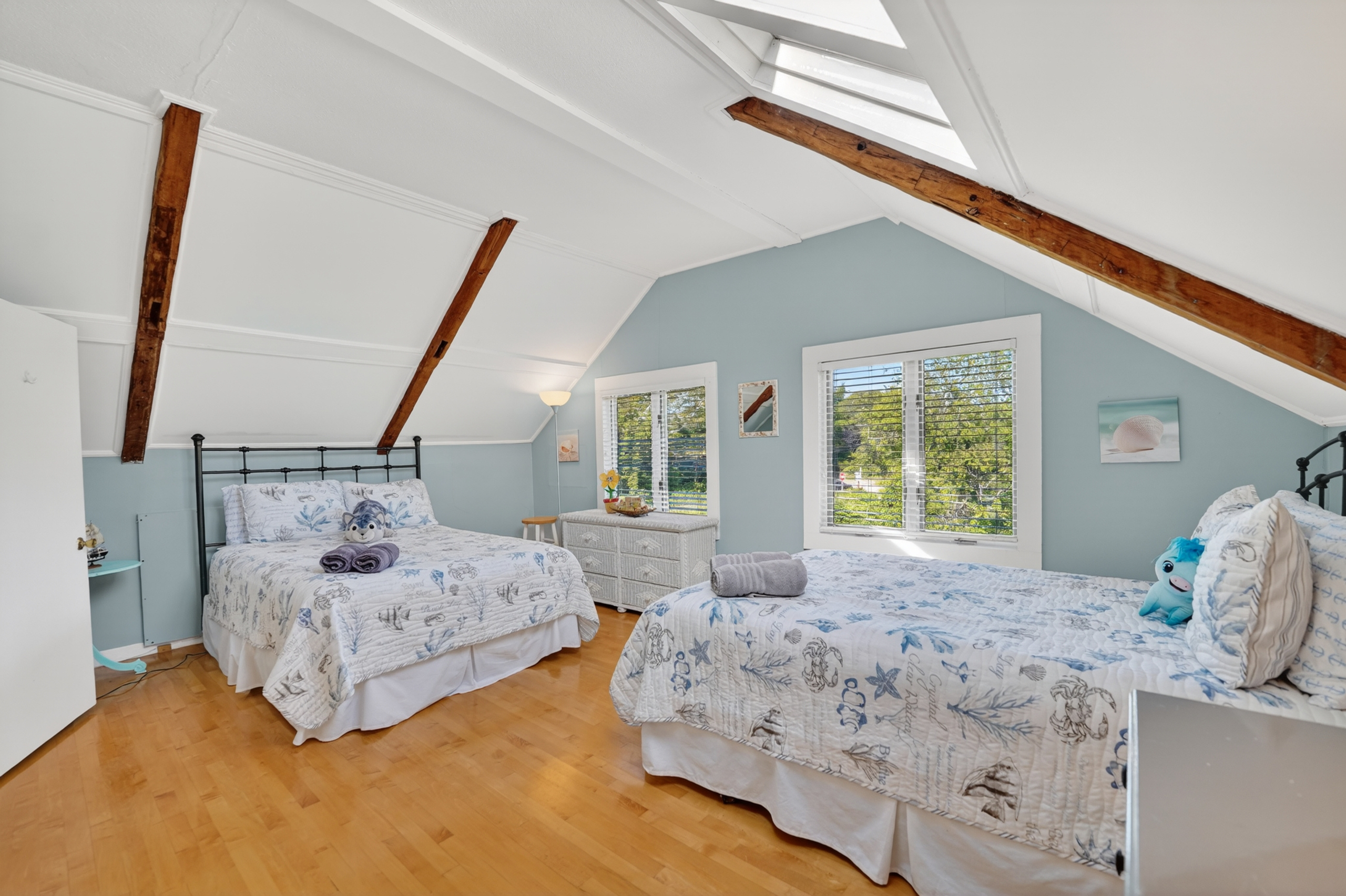 Spacious upstairs retreat with multiple beds—ideal for families, kids, or groups traveling together.