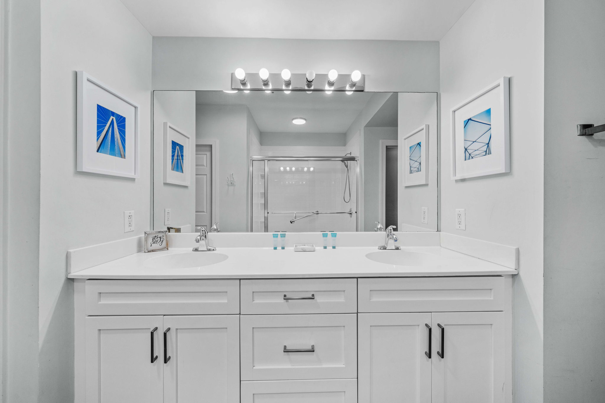 Bathroom 1: Primary ensuite | Sand Dollar | 102 Oceanview | 1116 Ocean Blvd, Isle of Palms, SC | IOP Escapes