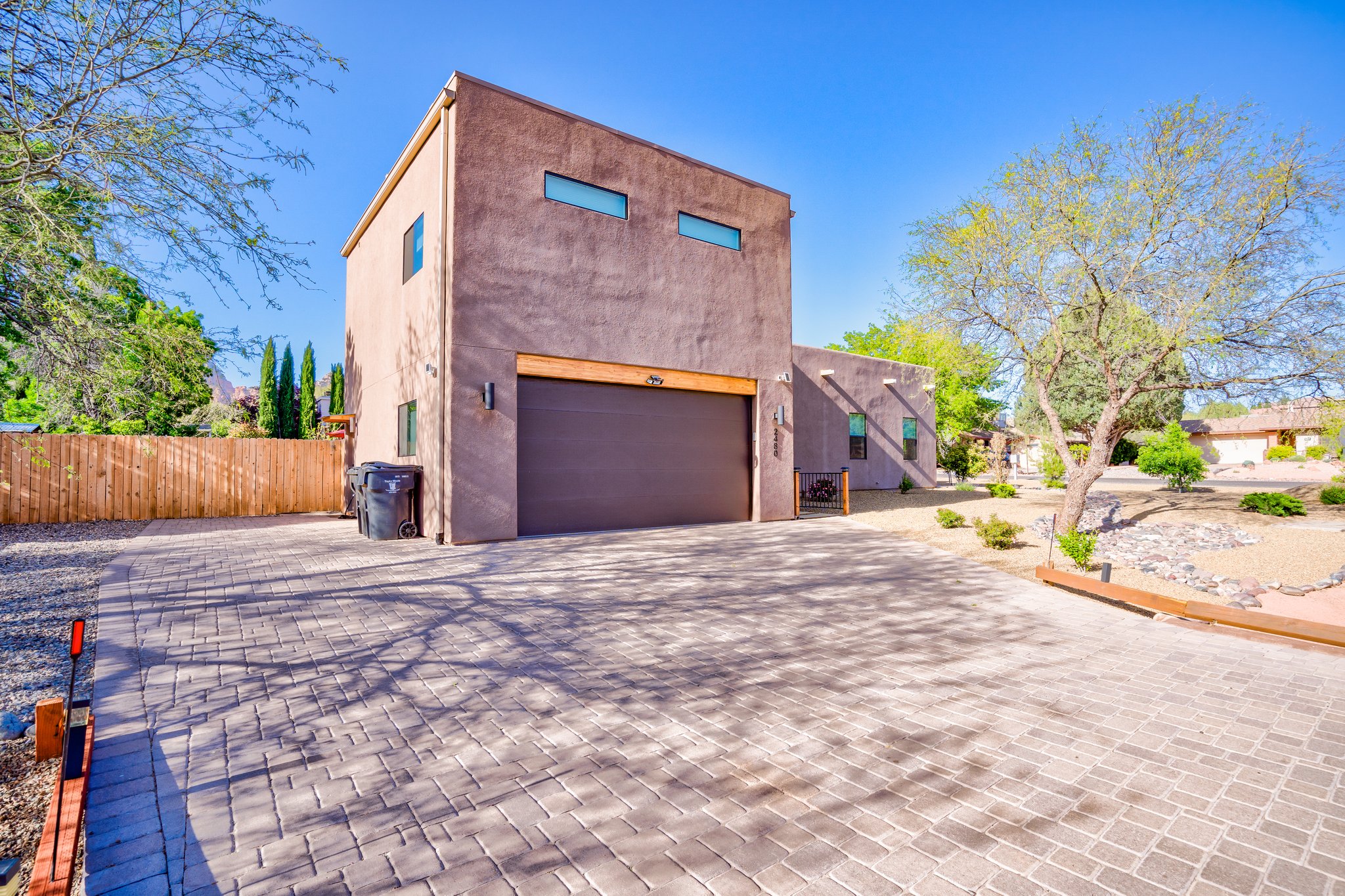 Large driveway and plentiful parking