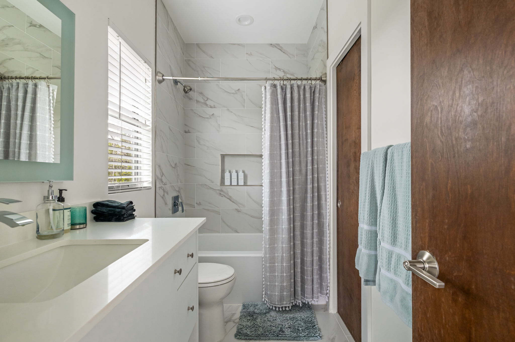 Clean, modern bathroom with bathtub and ample counter space