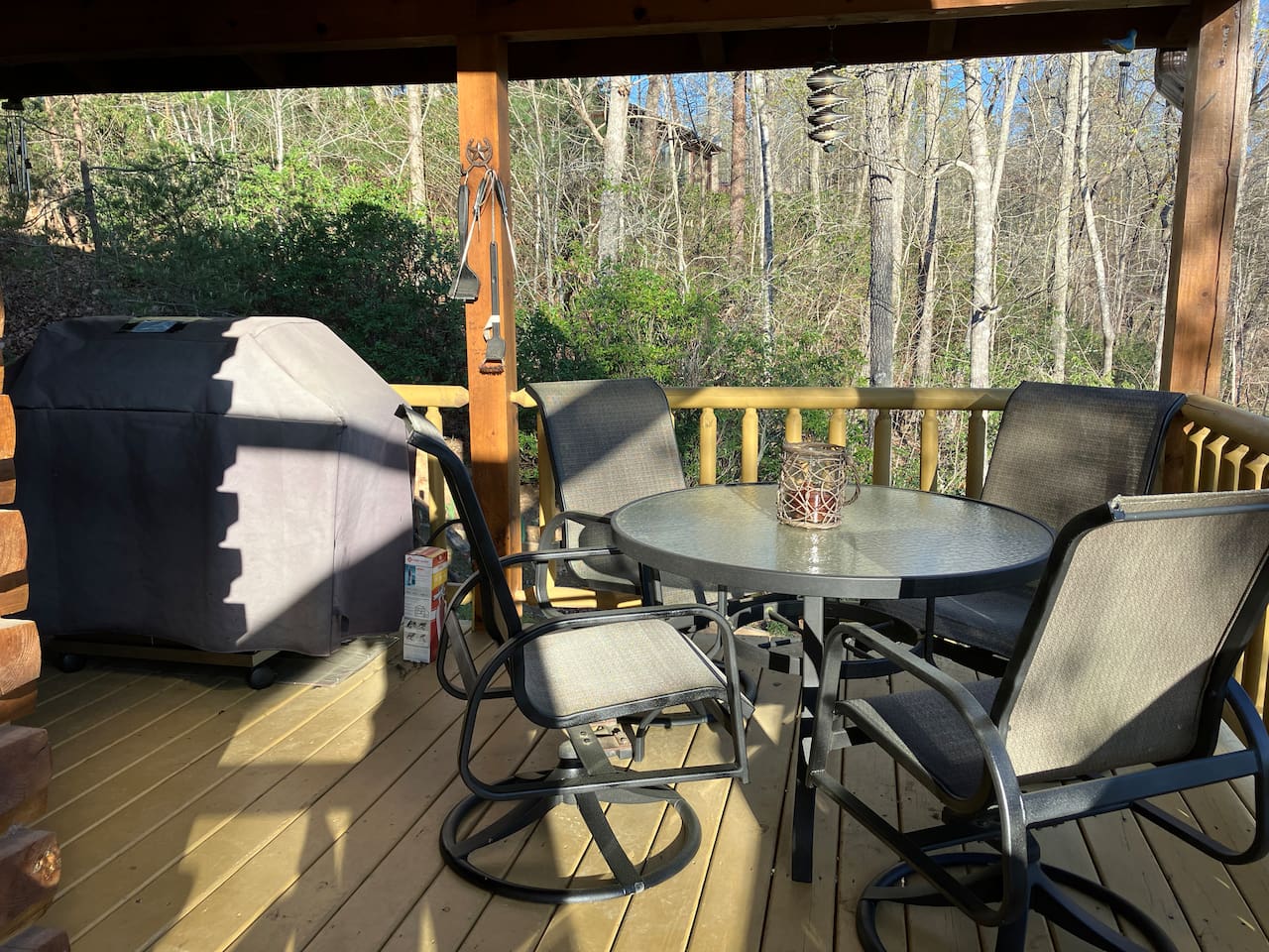 Gas grill provided