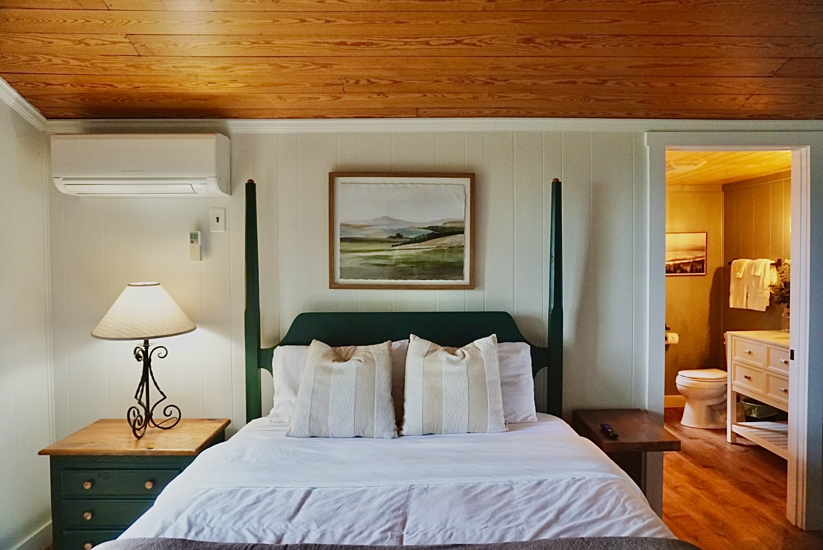 Charming Bedroom: Relax in style with a scenic view and beautifully crafted furnishings!