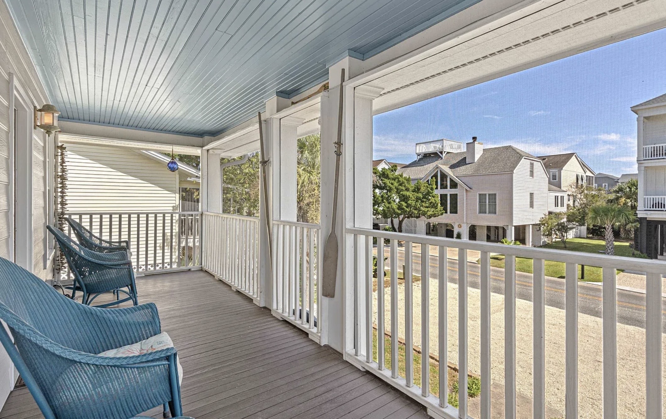 Watch the neighborhood wake up from the porch with your coffee in hand. ⭐