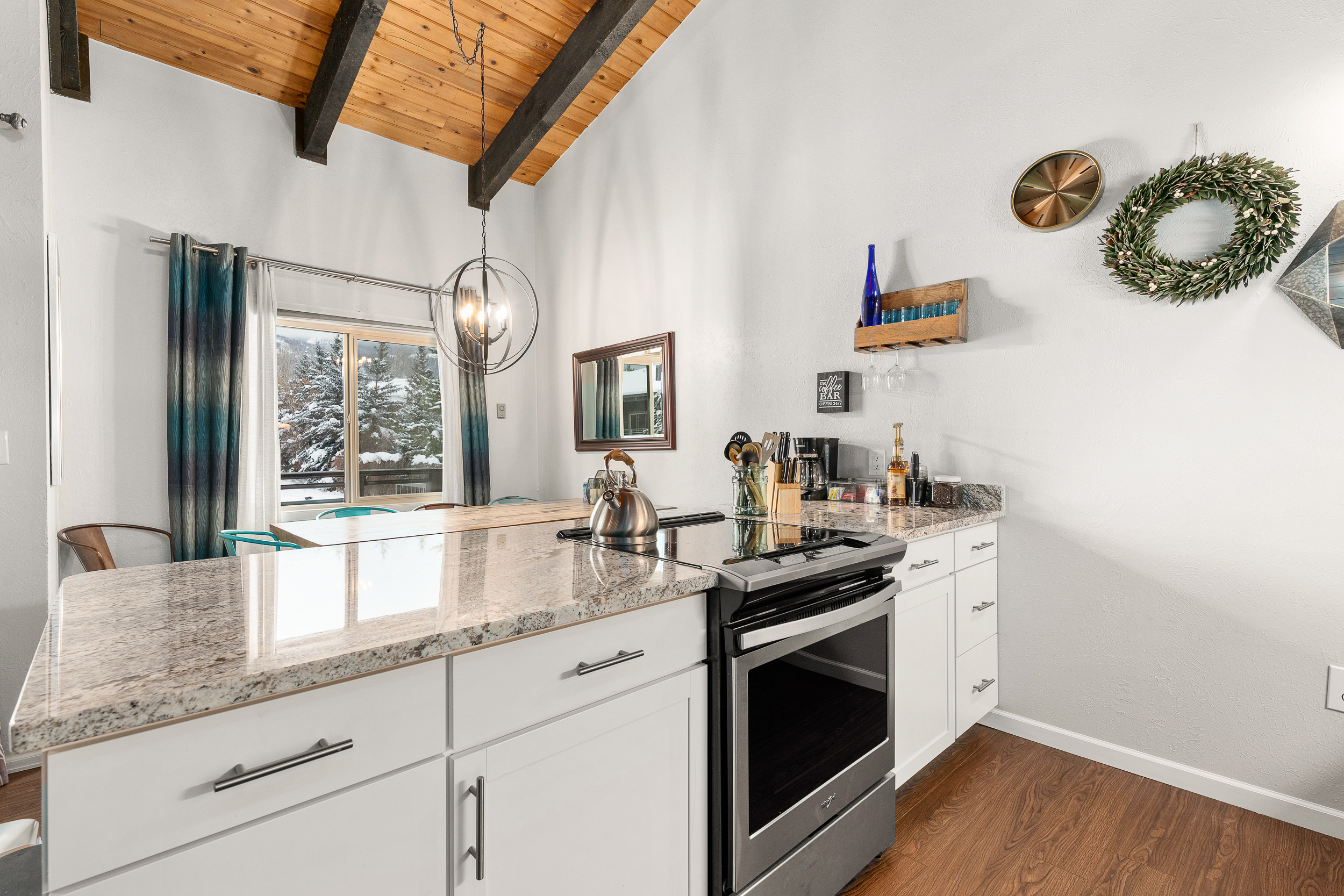 Kitchen | Dining Area