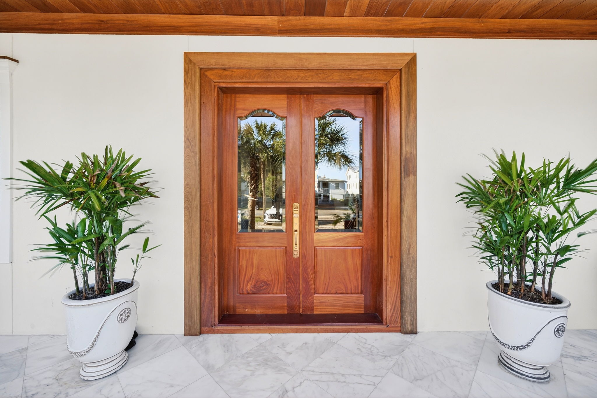 Front Door | Rosewood Retreat | 2605 Palm Blvd, Isle of Palms, SC | IOP Escapes