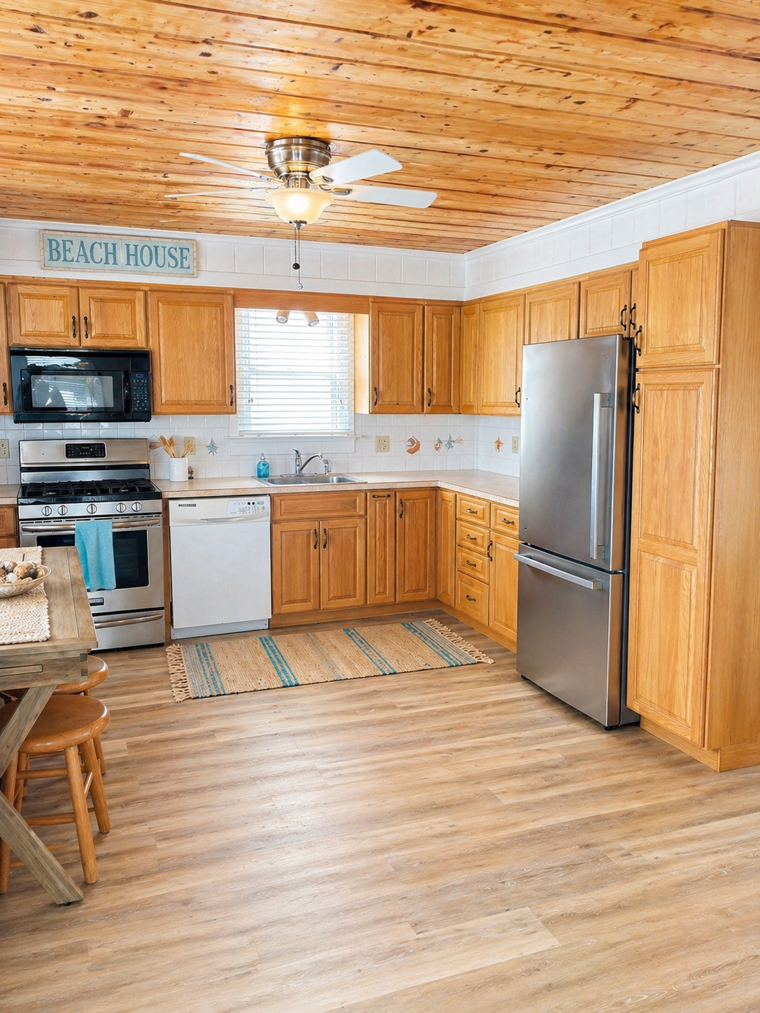 Spacious, fully equipped kitchen