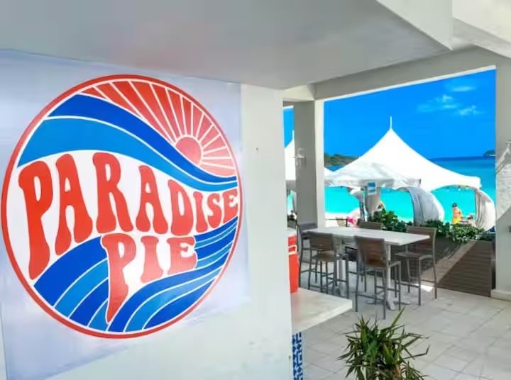 Delicious pizza made fresh and served beachside