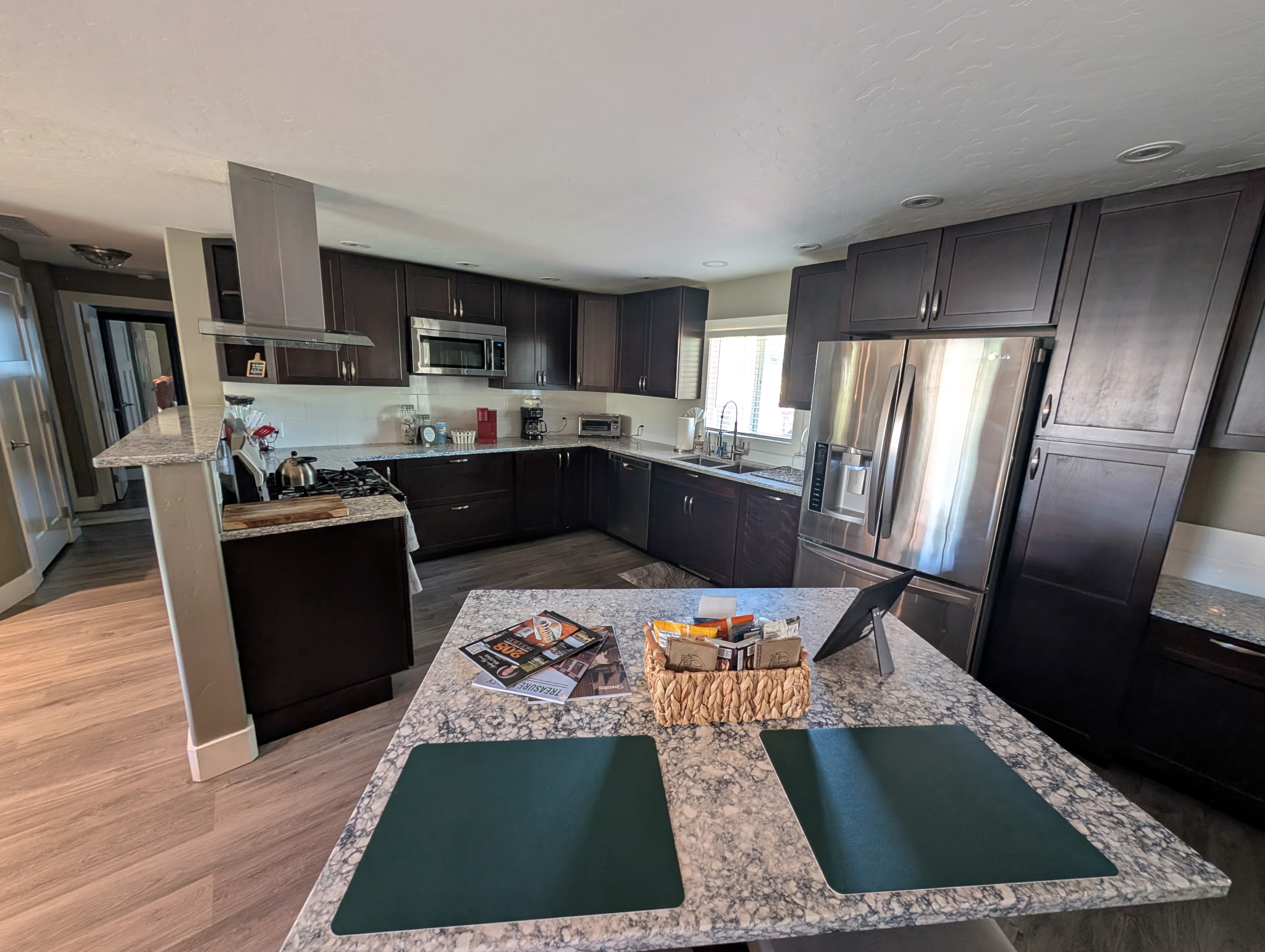 Nice large open space kitchen with lots of cabinet space