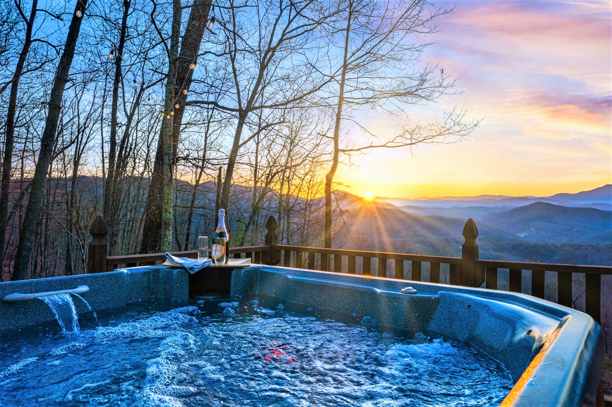 Ready to soak in a hot tub under a sky full of stars surrounded by nature and an AMAZING mountain views? Reminder: Glassware seen in photos is for decorative purposes only. For safety, no glassware or alcohol near the hot tub.