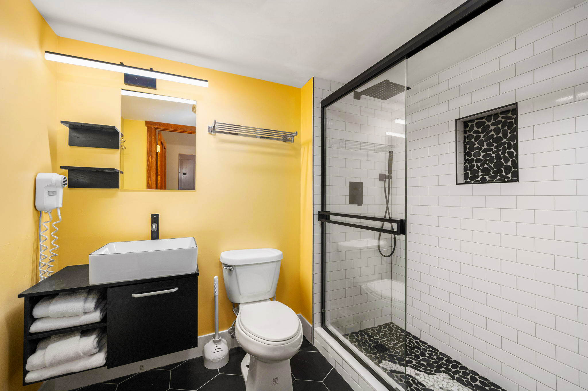 Highland House · Unit 314 — Bathroom (2)