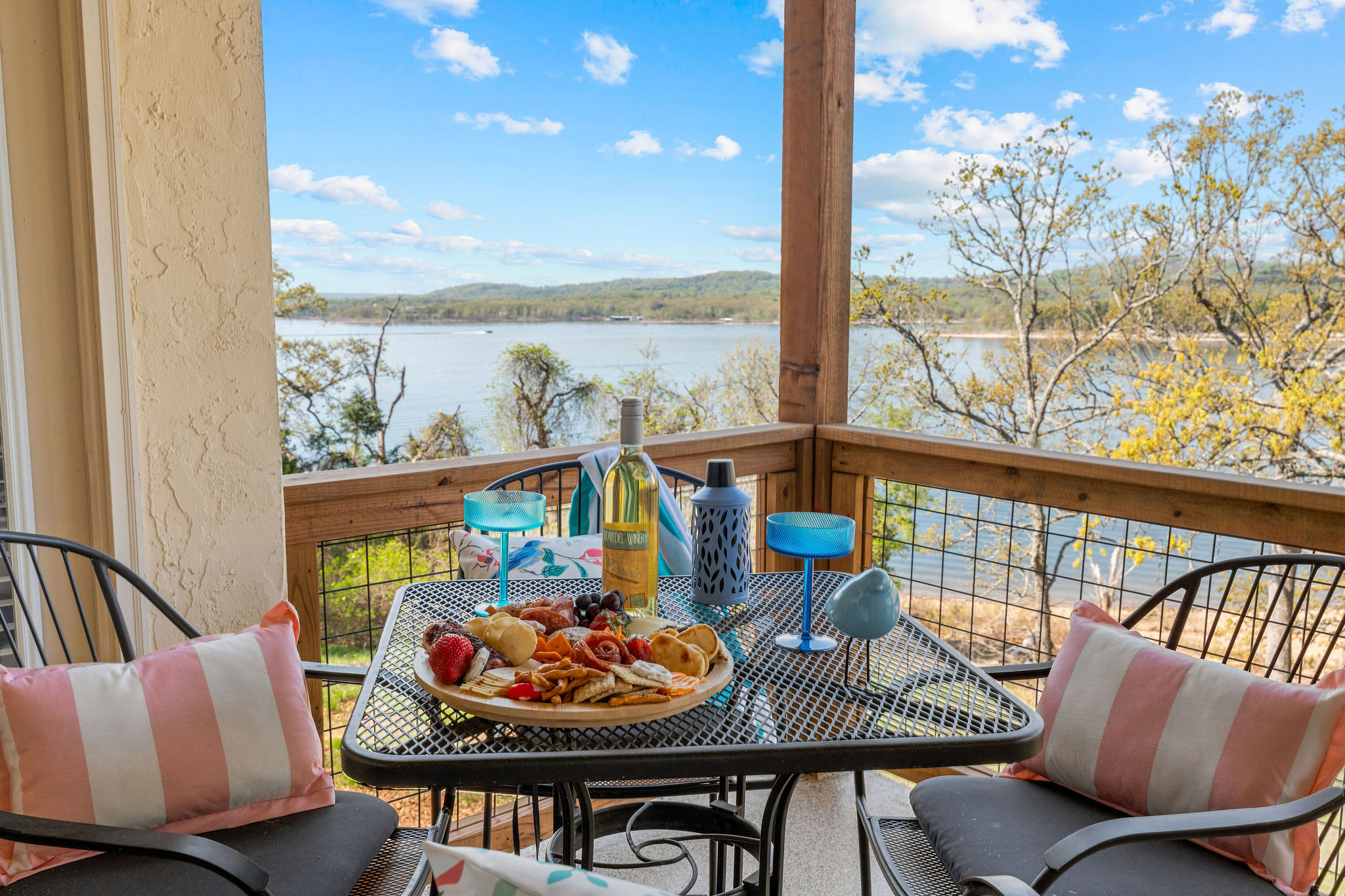 Enjoy the beautiful view of Table Rock Lake right from the deck