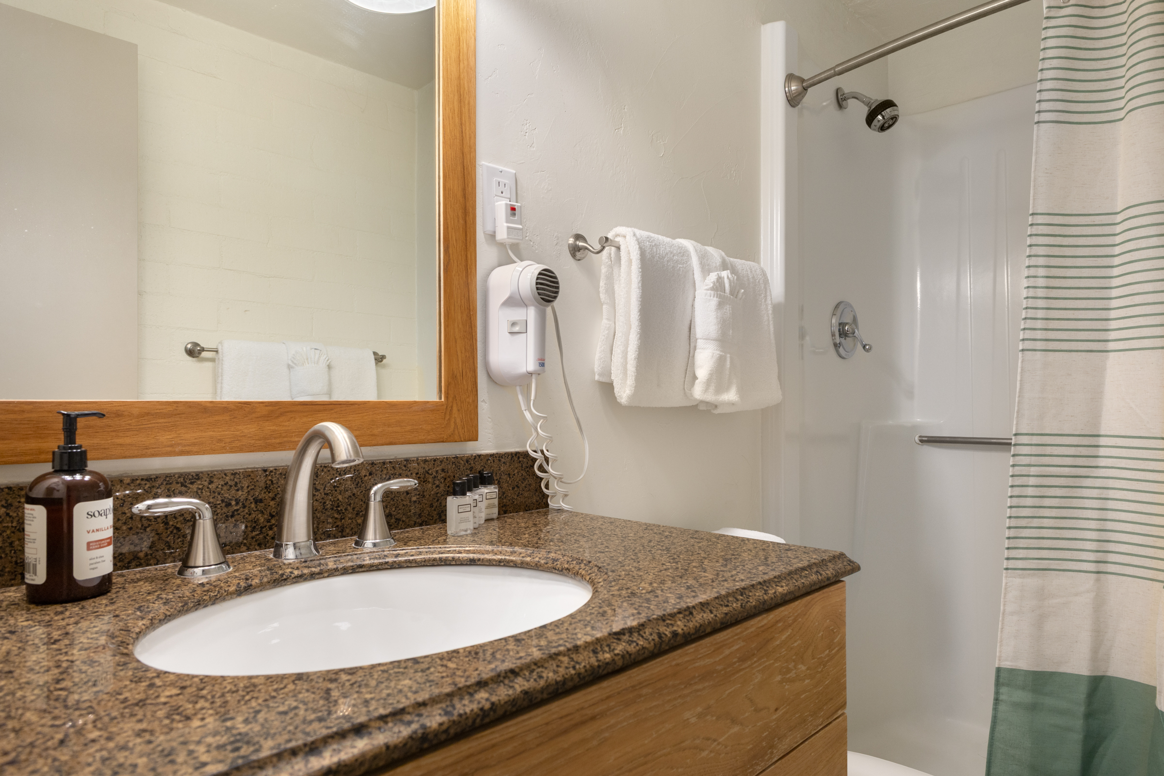 Bathroom 2 | Shower/ Tub Combo | Toilet