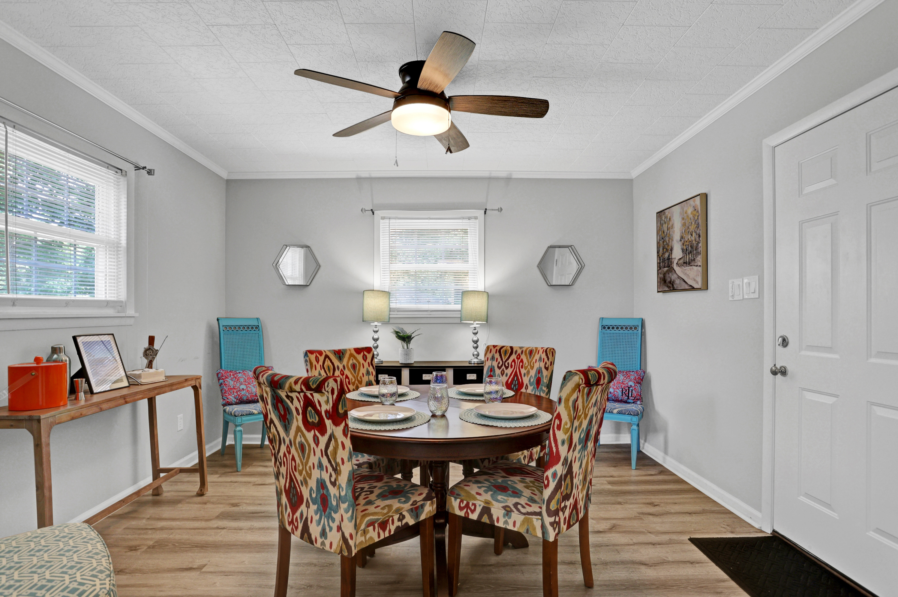 Gather around the table—this stylish dining room seats 6 and is perfect for family meals, game nights, or morning coffee.