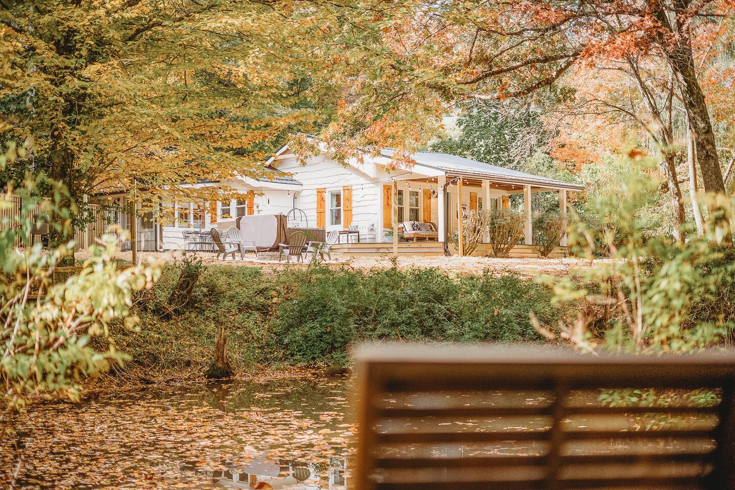 Come sit by the pond 