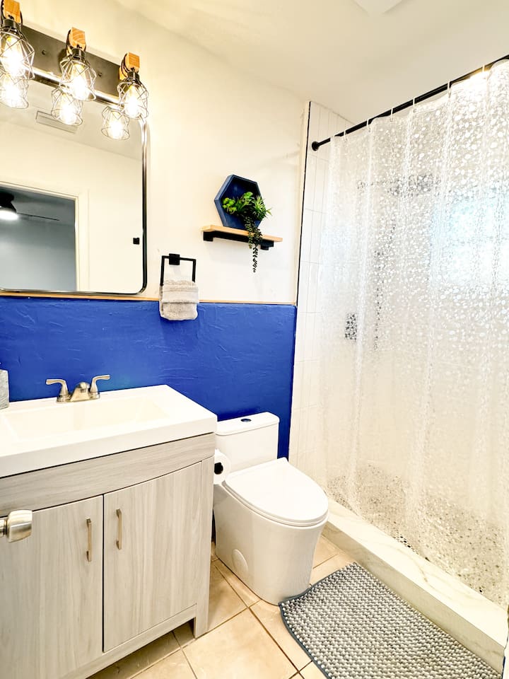 Full bathroom private to the master bedroom