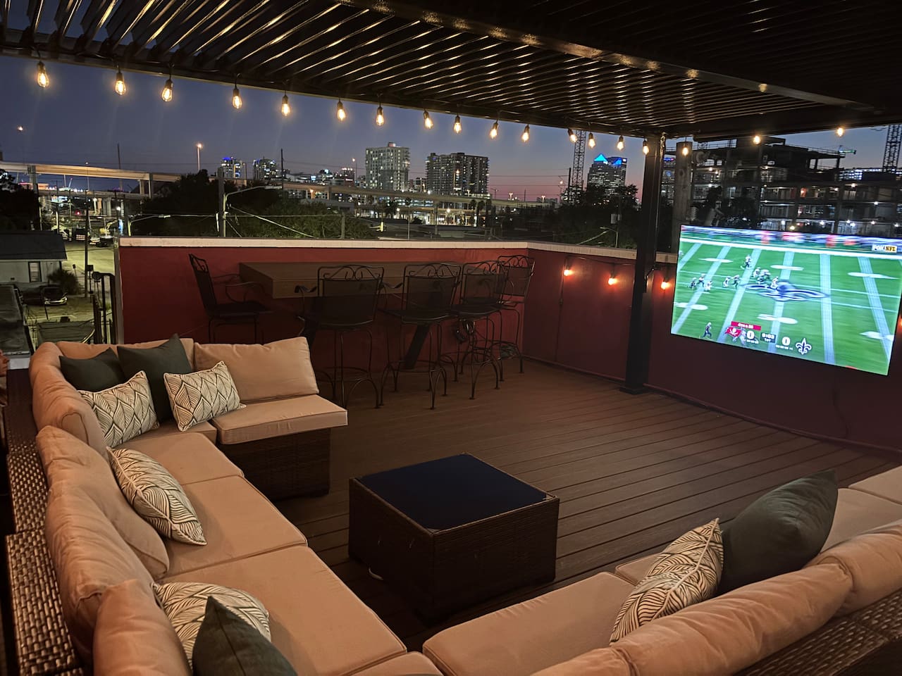 Watch NFL Sunday Ticket on the private rooftop cabana & bar with spectacular city views. 