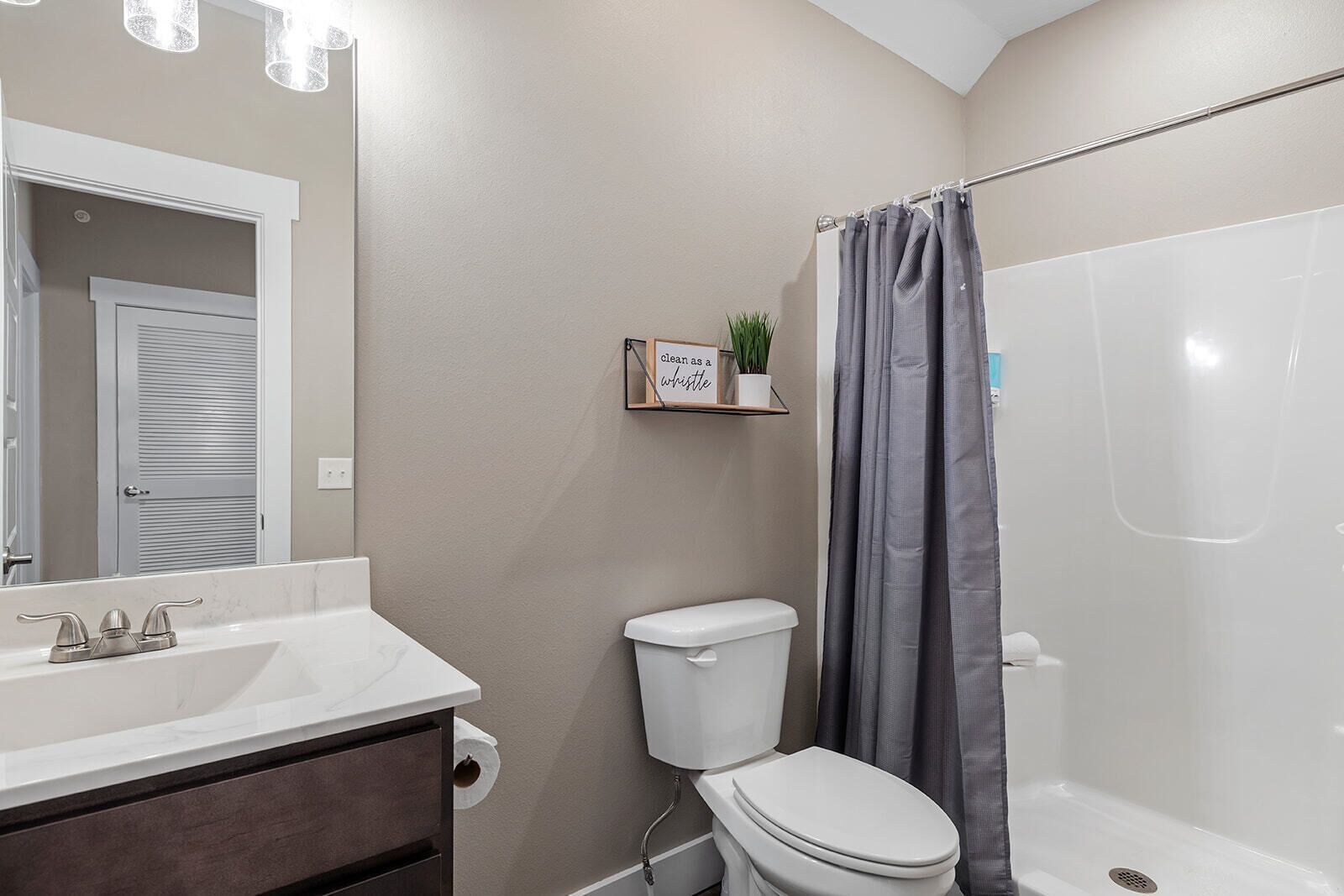 Upper Level Full Bathroom