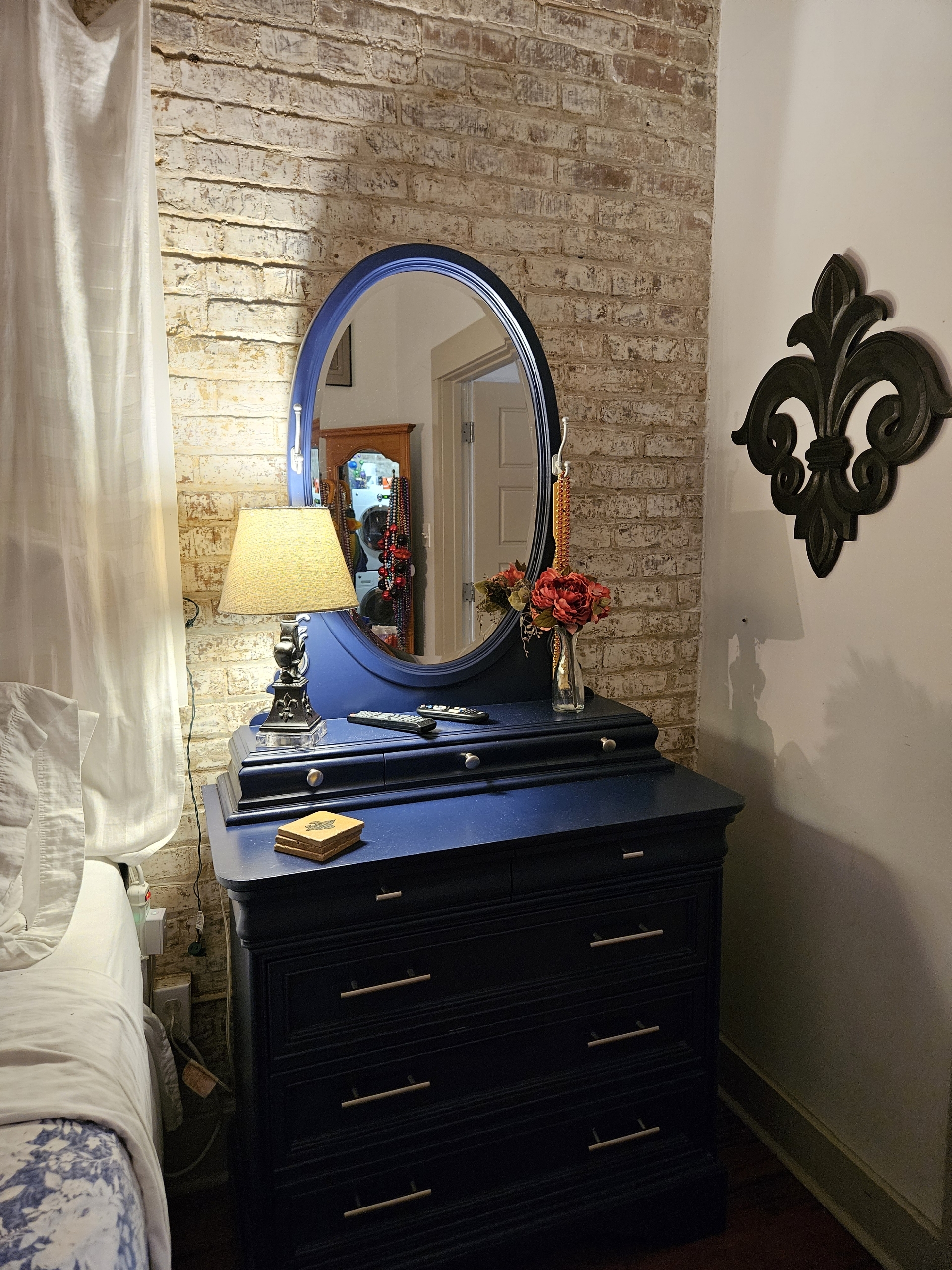 Dresser w/mirror