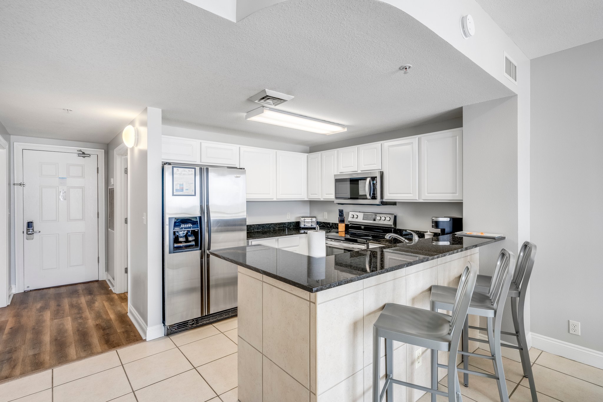 Fridge with ice maker