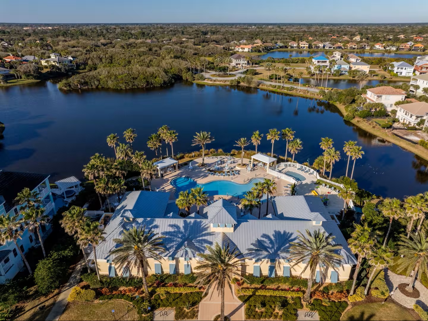 Resort-style relaxation just moments from your door 🌴
Lounge by the lakeside pool, soak in the spa, and enjoy the tropical setting—perfect for unwinding between beach days and sunset strolls.
