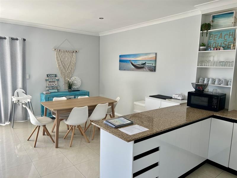 Beach themed kitchen / dining for 6 people and a highchair for the little ones