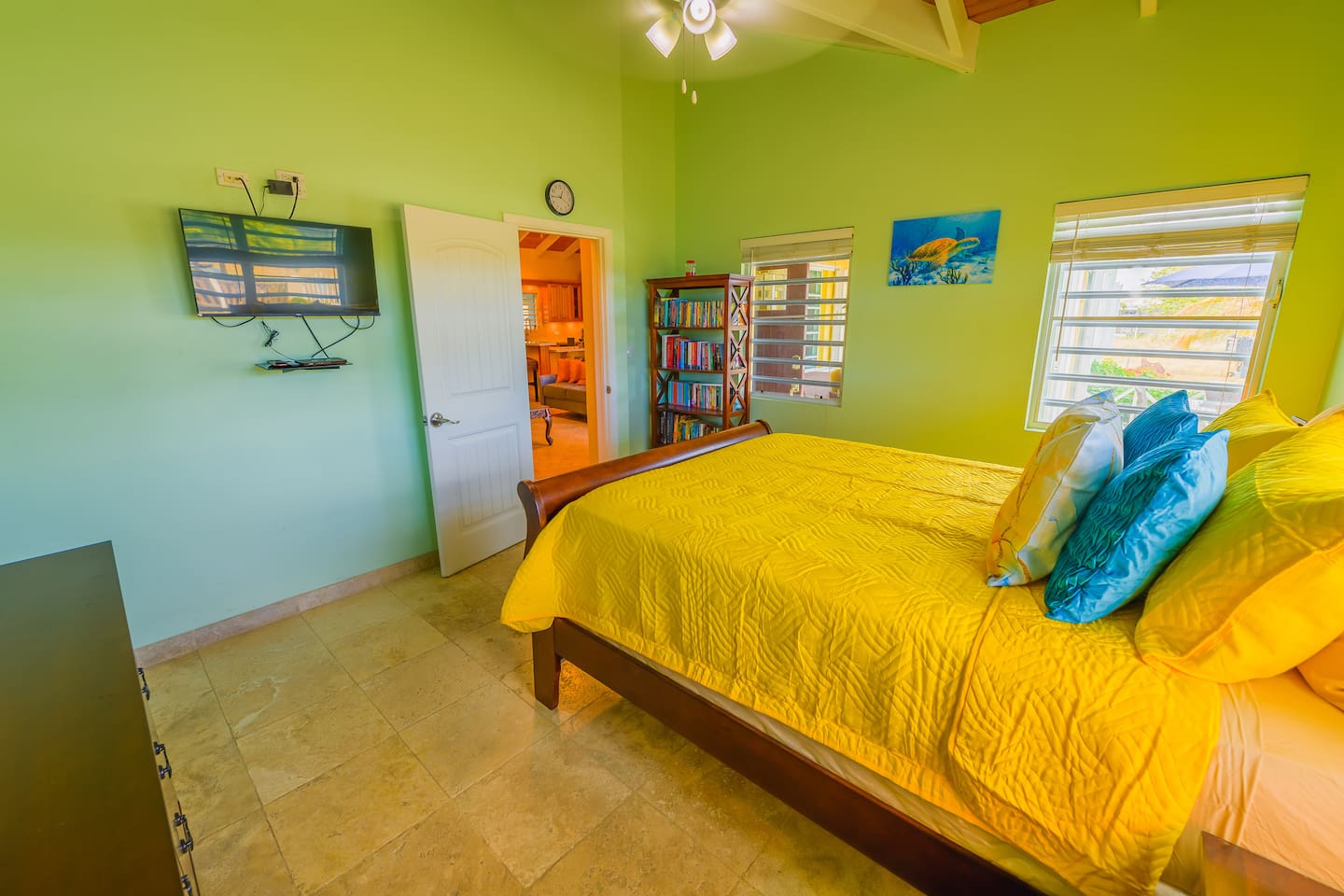 Bedroom 1 (angle 1)