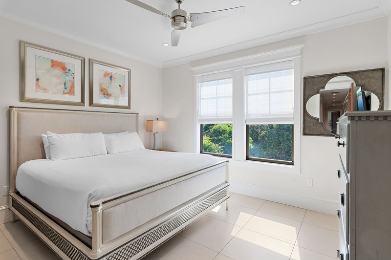 Bedroom 6 (Third Floor): King Bed with Shared Bathroom 