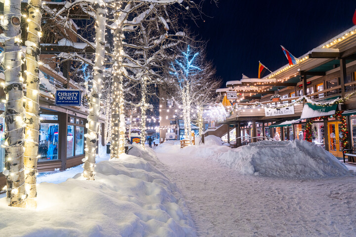Snowmass Village restaurants and shops are just a short walk from the condo!