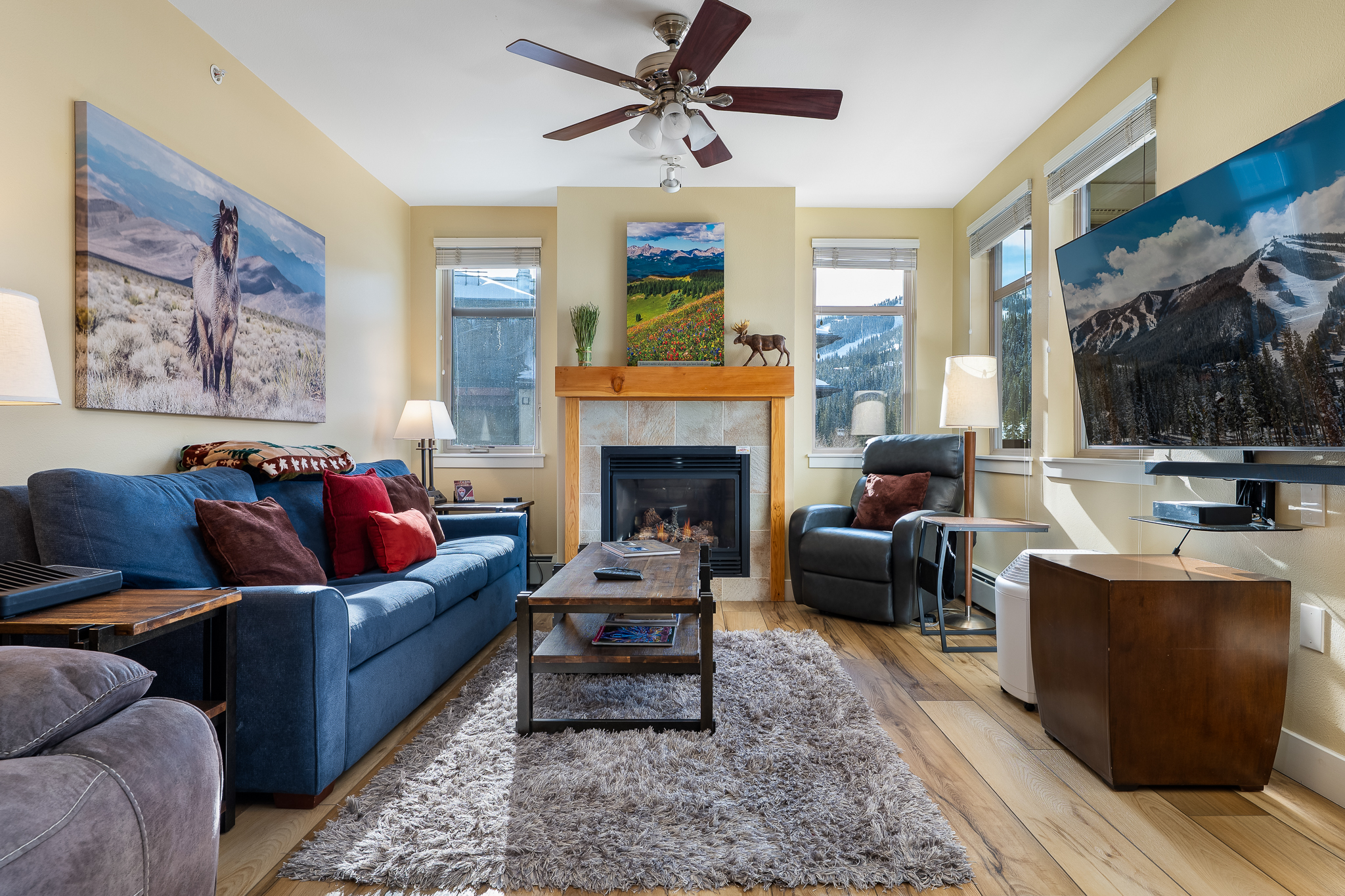 Ceiling fan, both chairs are power recliners, all lights are dimmable