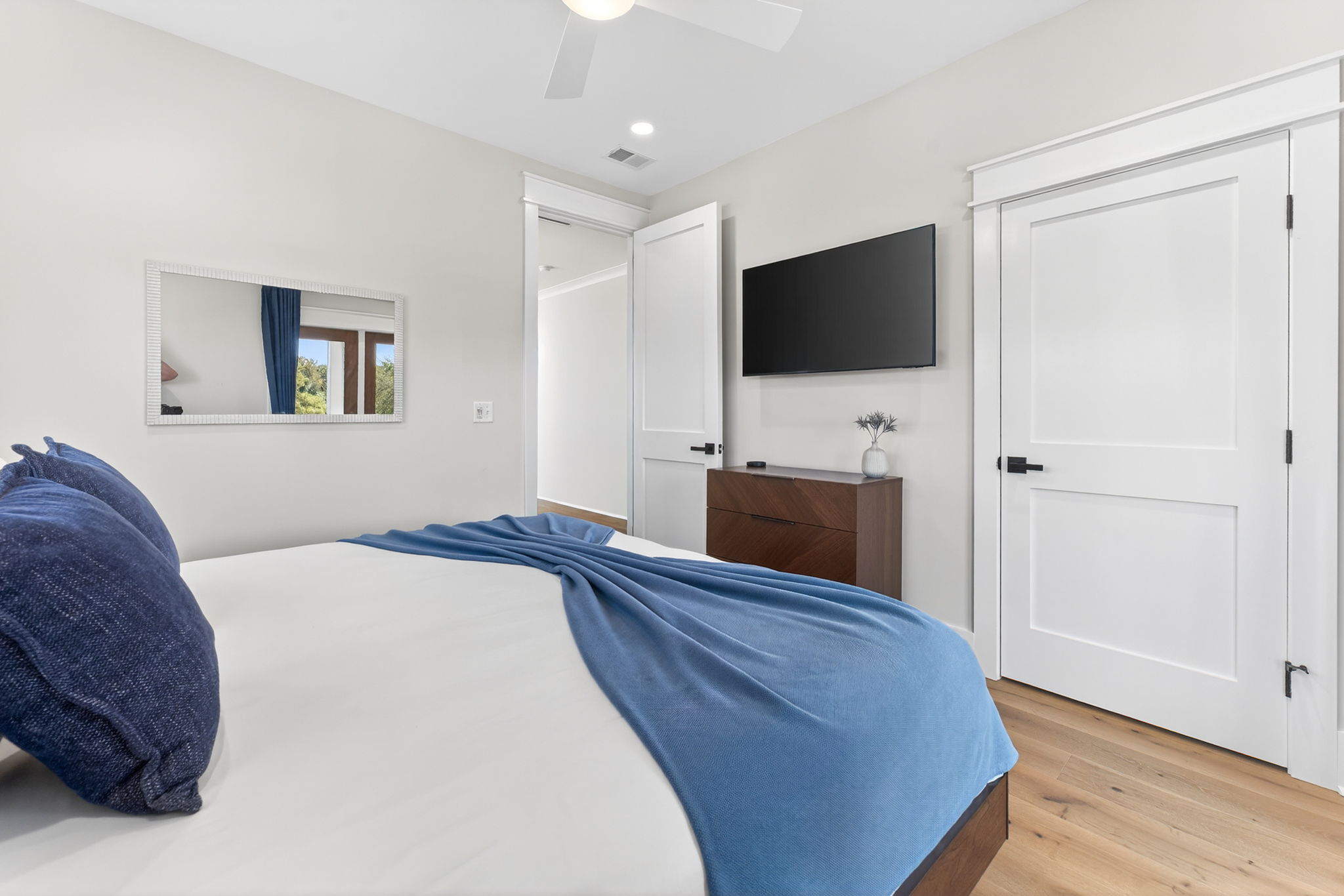 King Bedroom 4 | On Beach Time | 6 30th Ave, Isle of Palms, SC | IOP Escapes