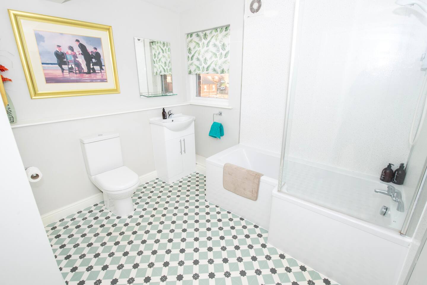 Family sized bathroom 