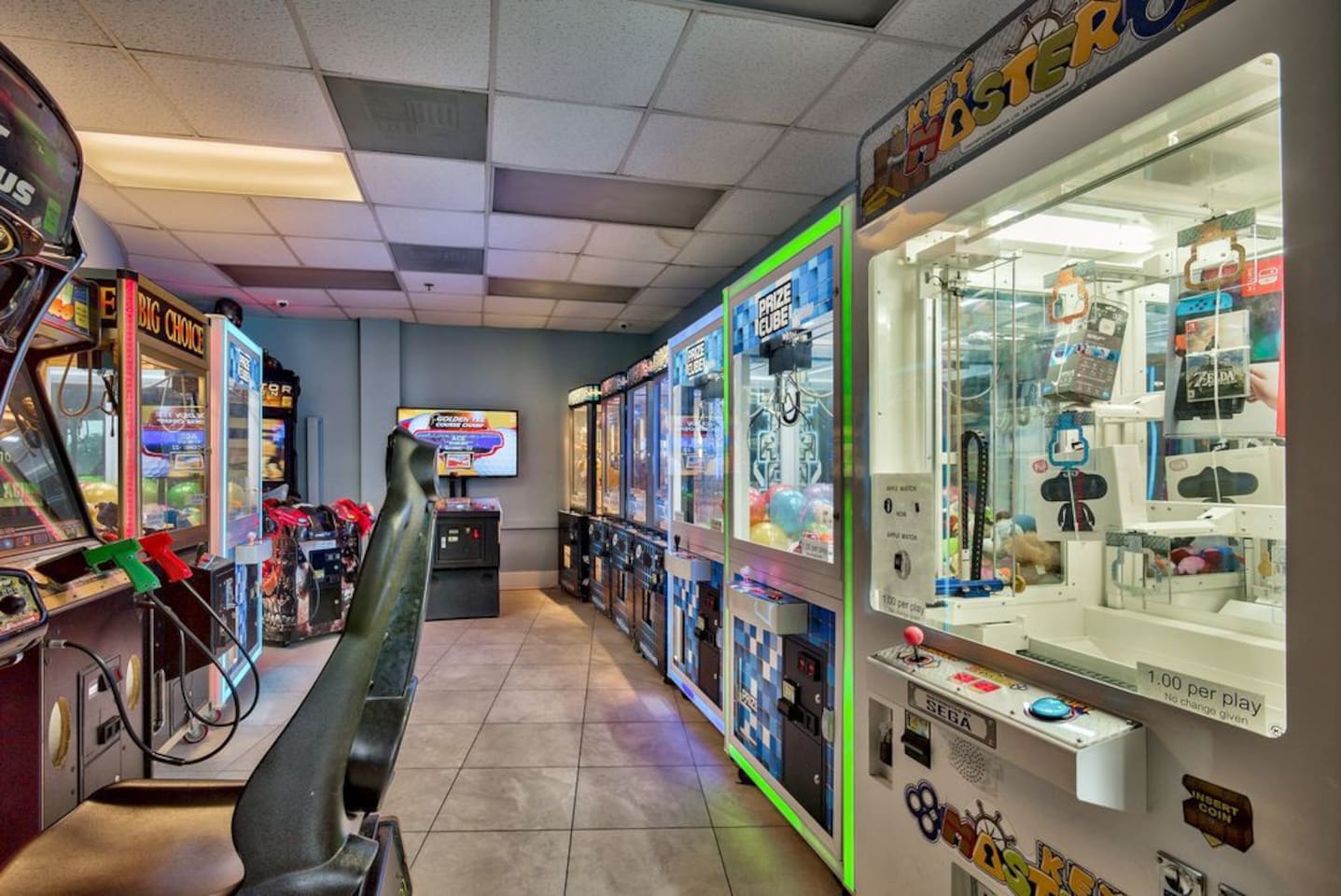 Arcade room. lots to do for everyone...